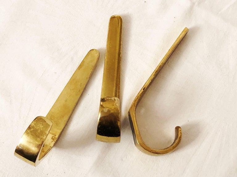 Brass hooks manufactured model #4330/ 3 in Austria in the 1950s.
3 available.