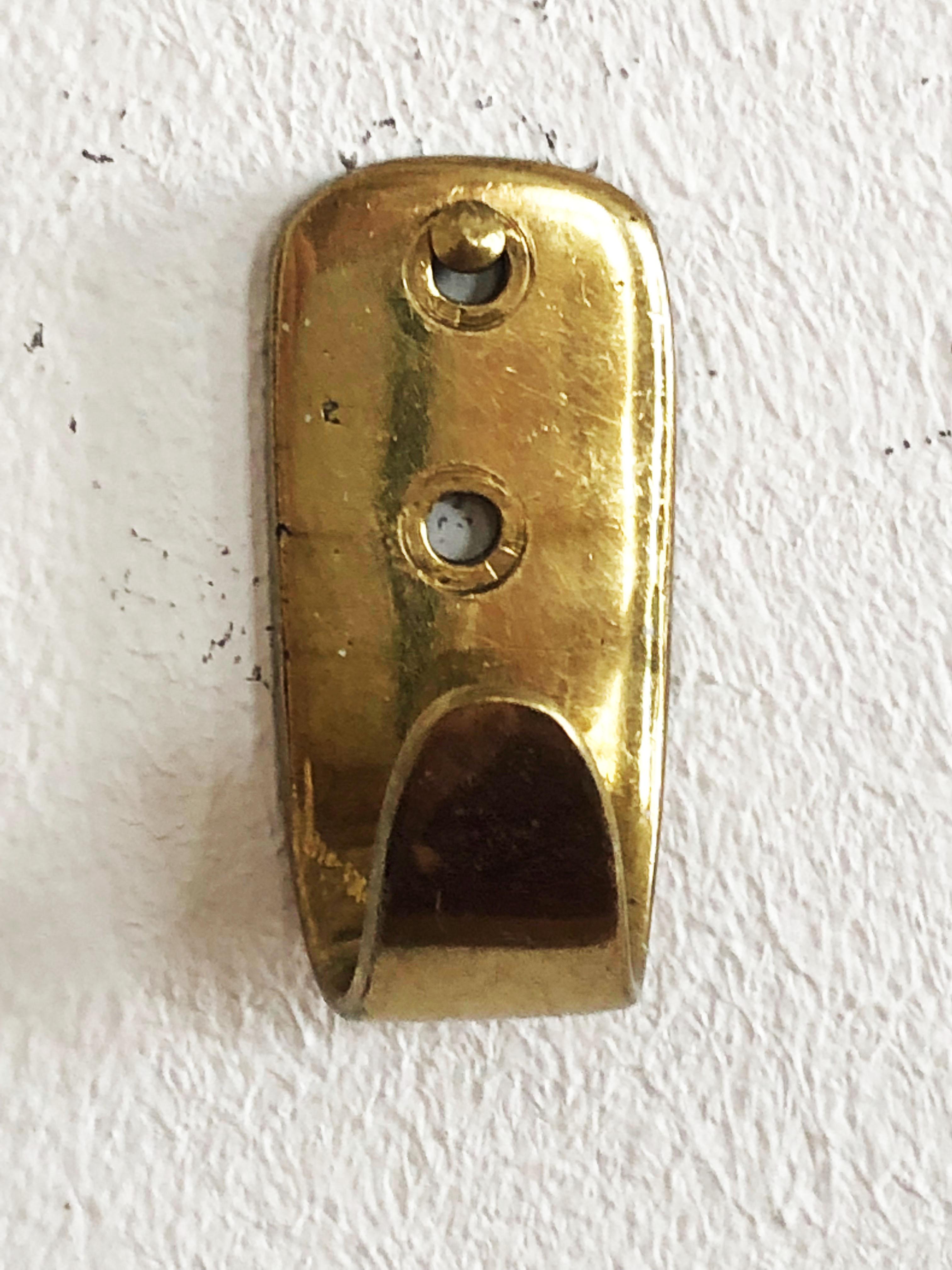 Brass hooks manufactured by Carl Auböck model #4330/ 1 in Austria in the 1950s.
2 available.