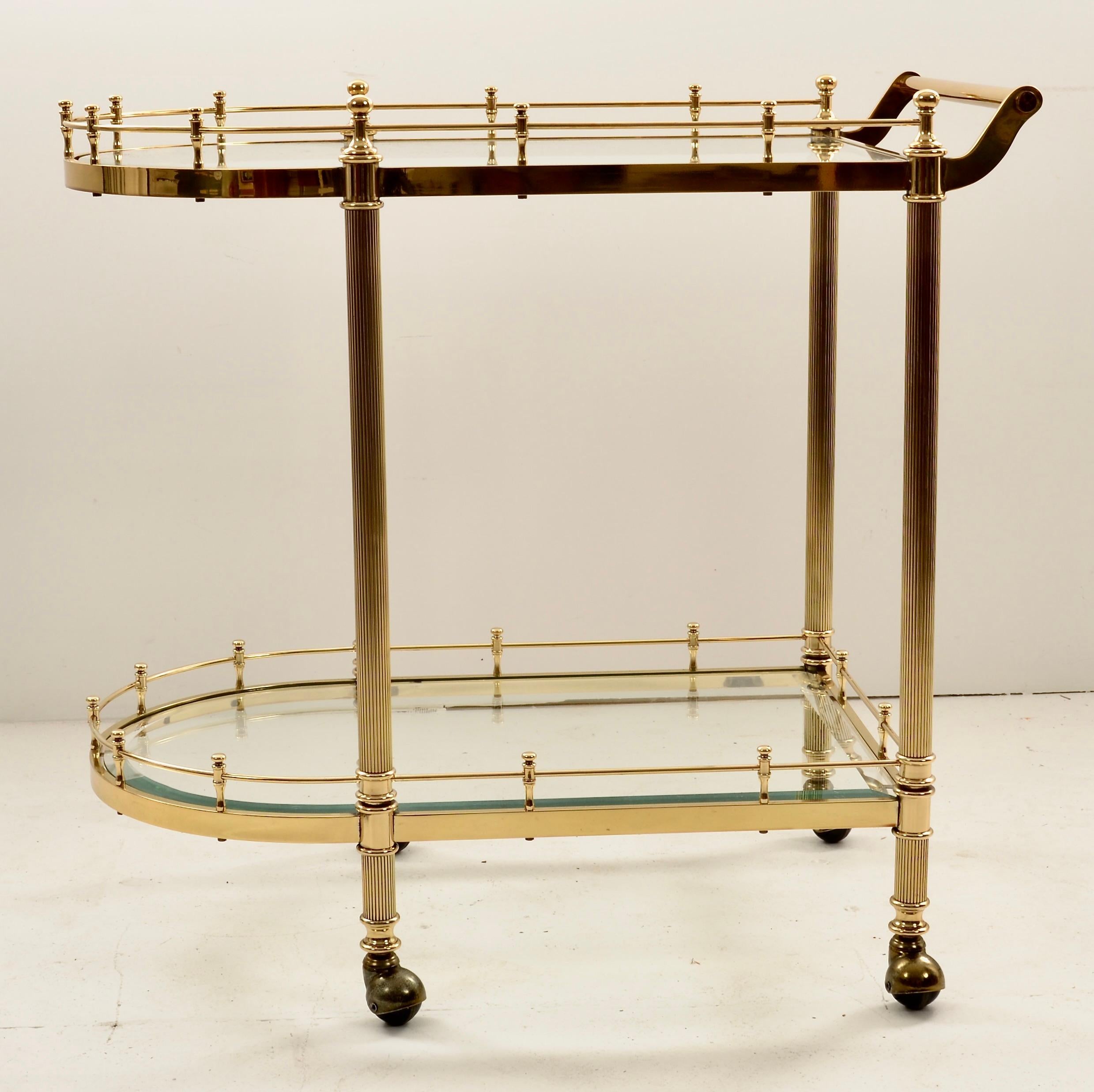 Carrito de cóctel de latón en estilo neoclásico, Italia c 1960s Neoclásico en venta