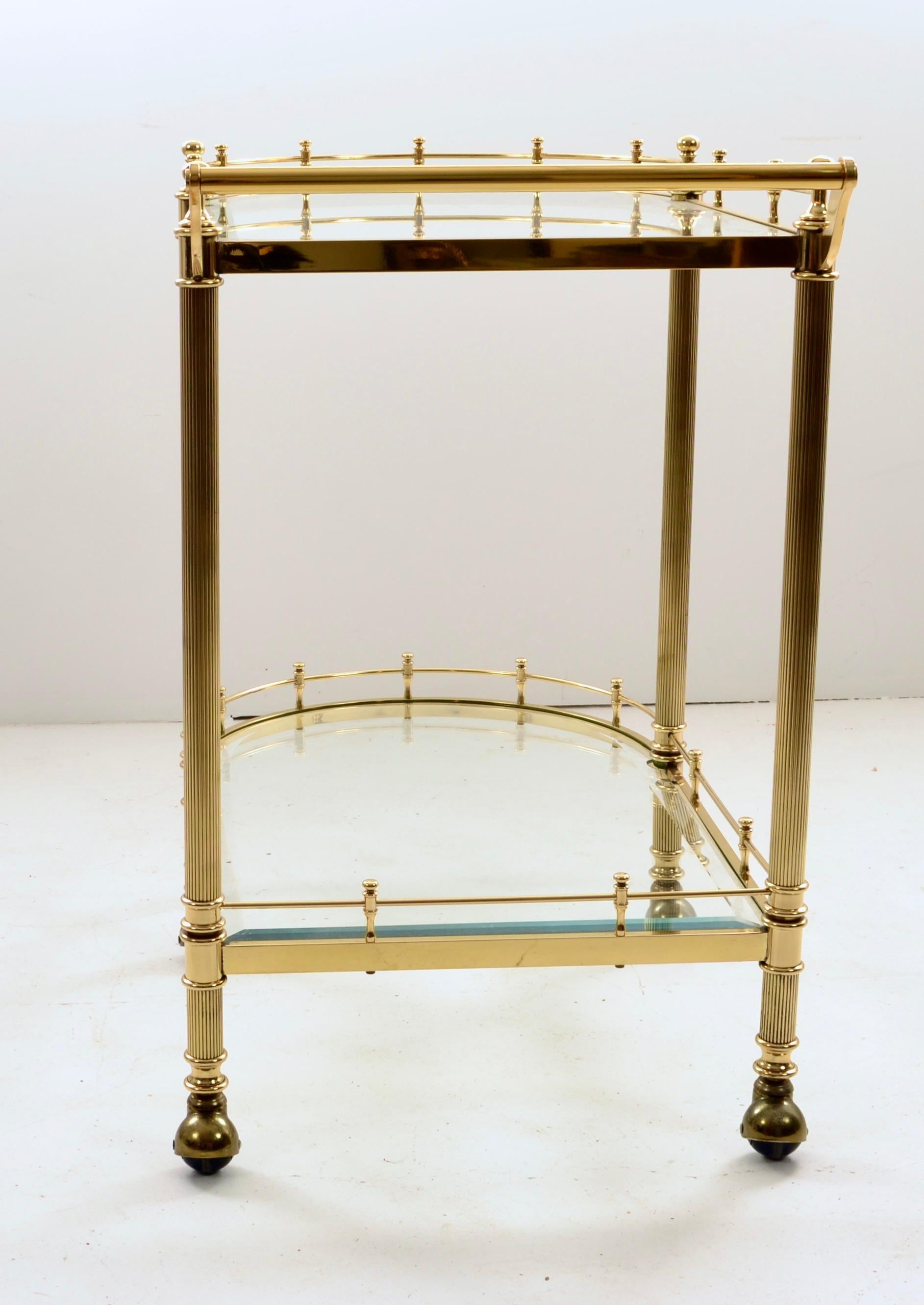 Carrito de cóctel de latón en estilo neoclásico, Italia c 1960s mediados del siglo XX en venta
