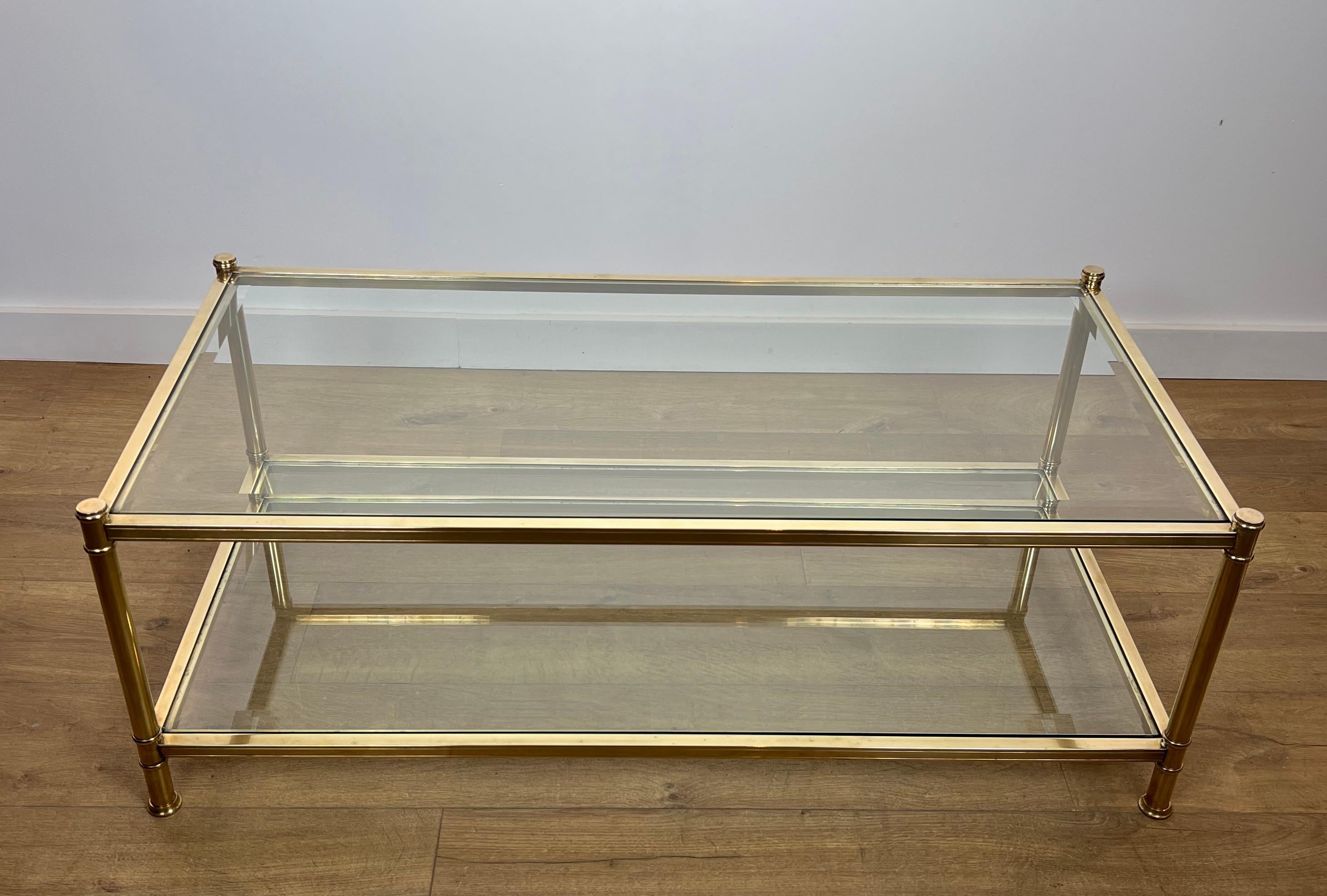 Français Table basse en laiton de Roche Bobois. Circa 1970