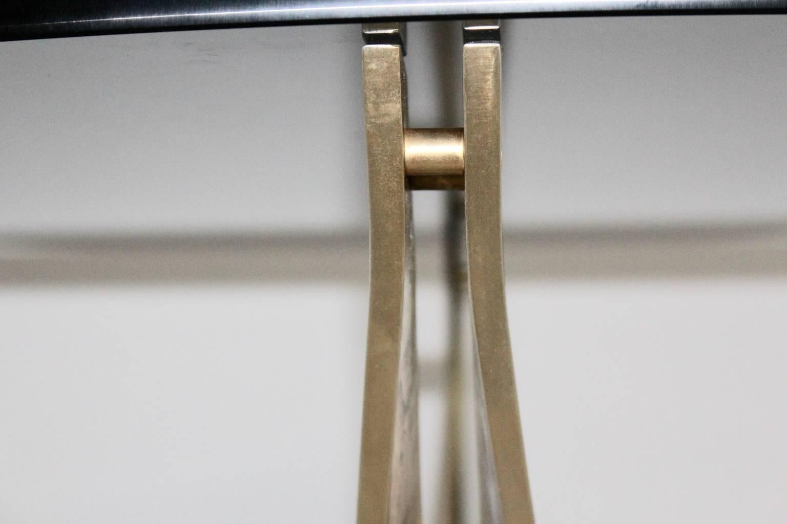 Mesa de centro vintage de metal latonado moderno de mediados de siglo Mesa de sofá de los años 60 en venta 2