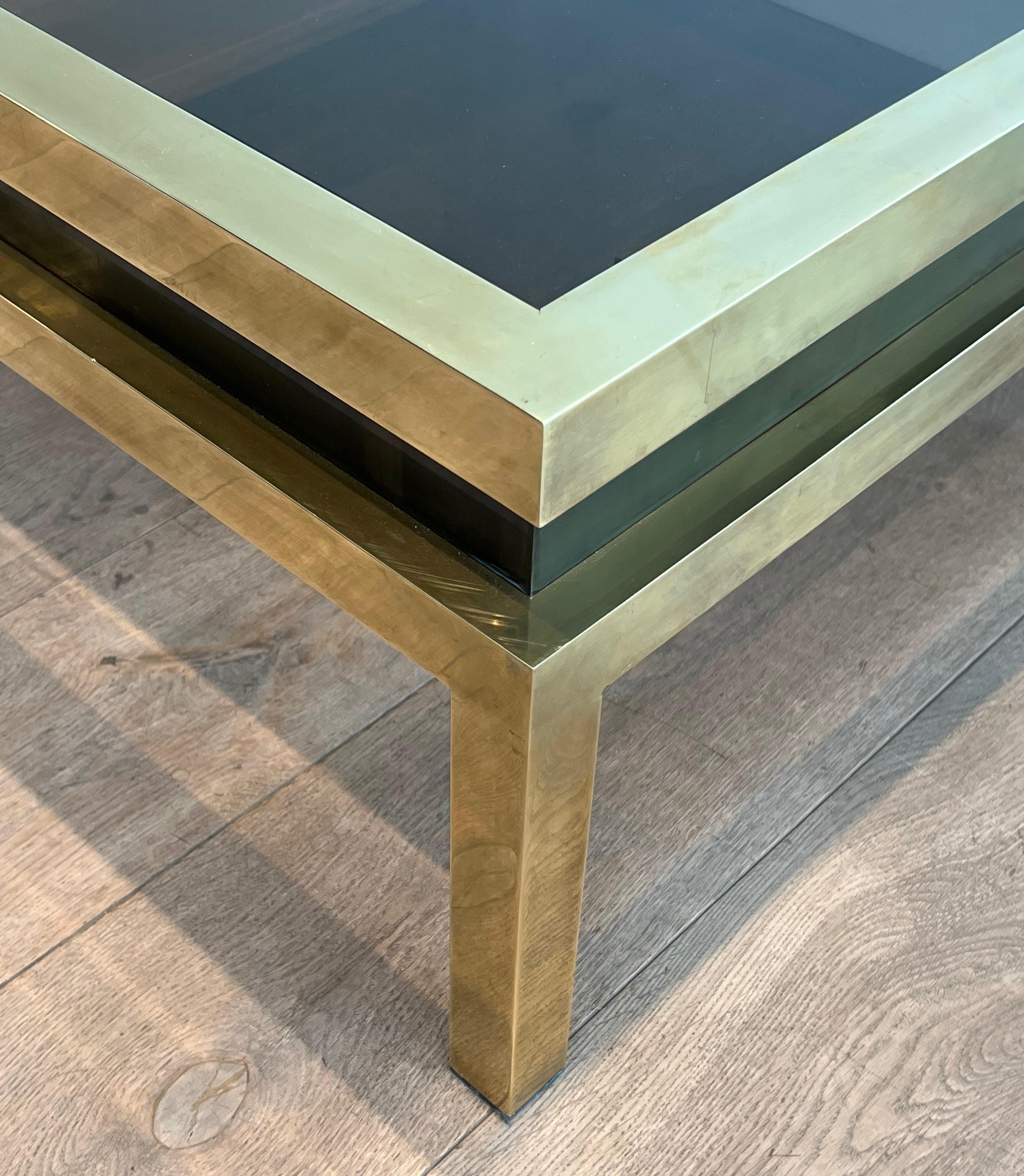 Table basse en laiton avec laque noire et plateau en verre fumé par Guy Lefèvre en vente 8