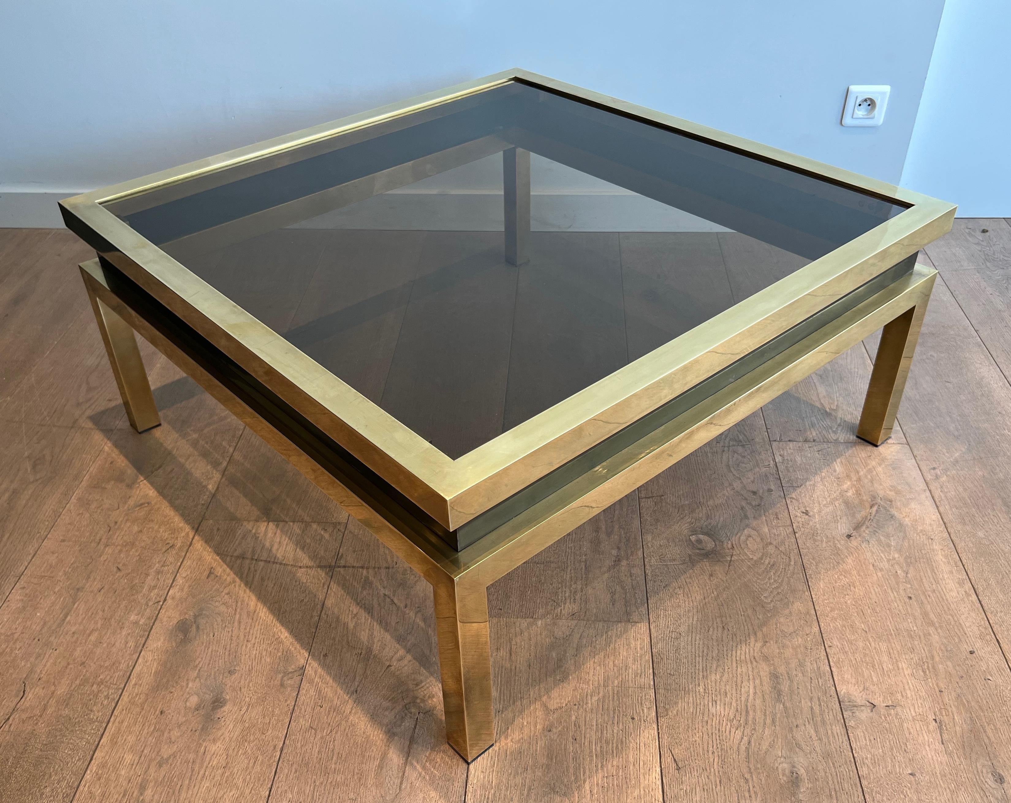 Table basse en laiton avec laque noire et plateau en verre fumé par Guy Lefèvre en vente 11