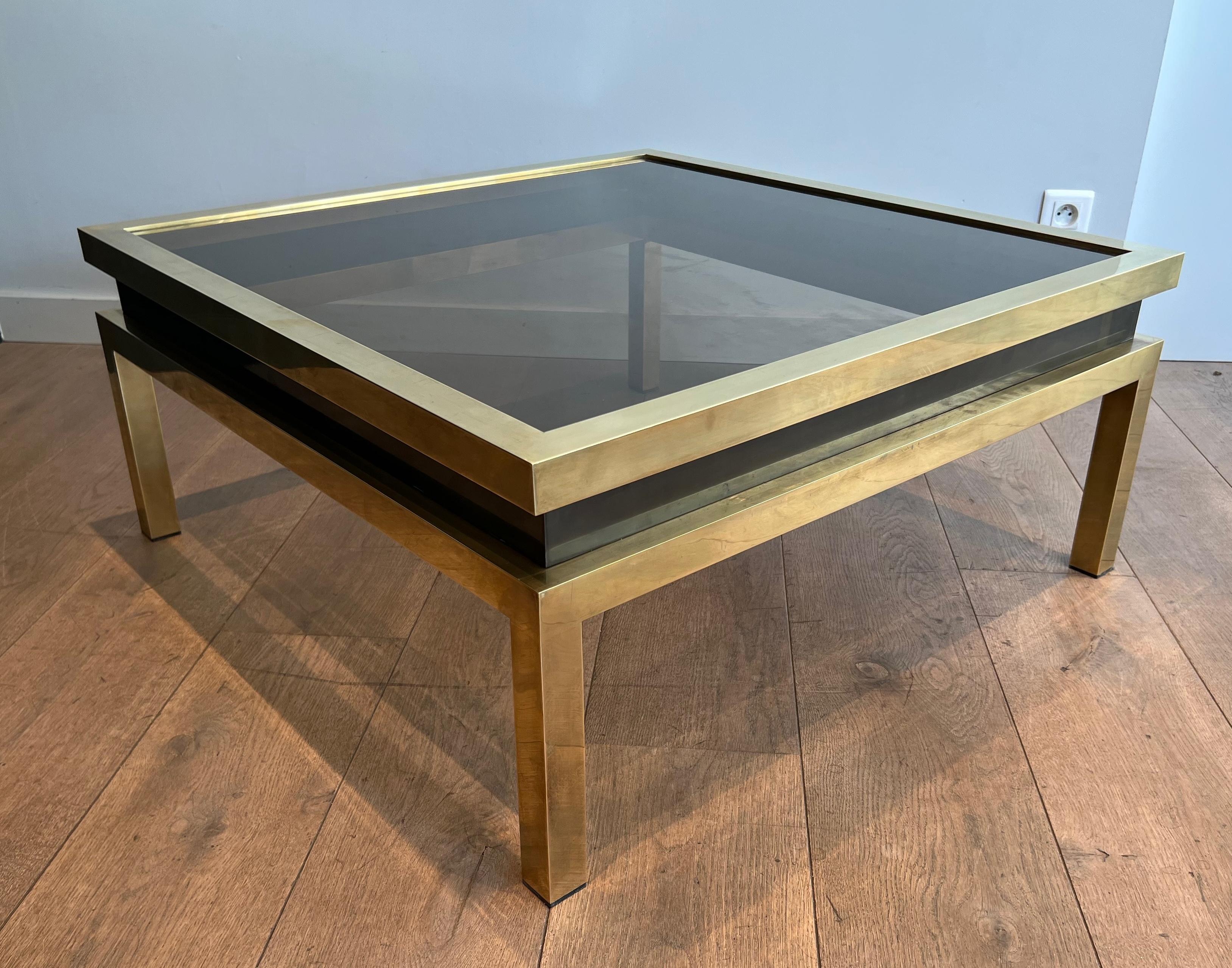 Table basse en laiton avec laque noire et plateau en verre fumé par Guy Lefèvre en vente 12