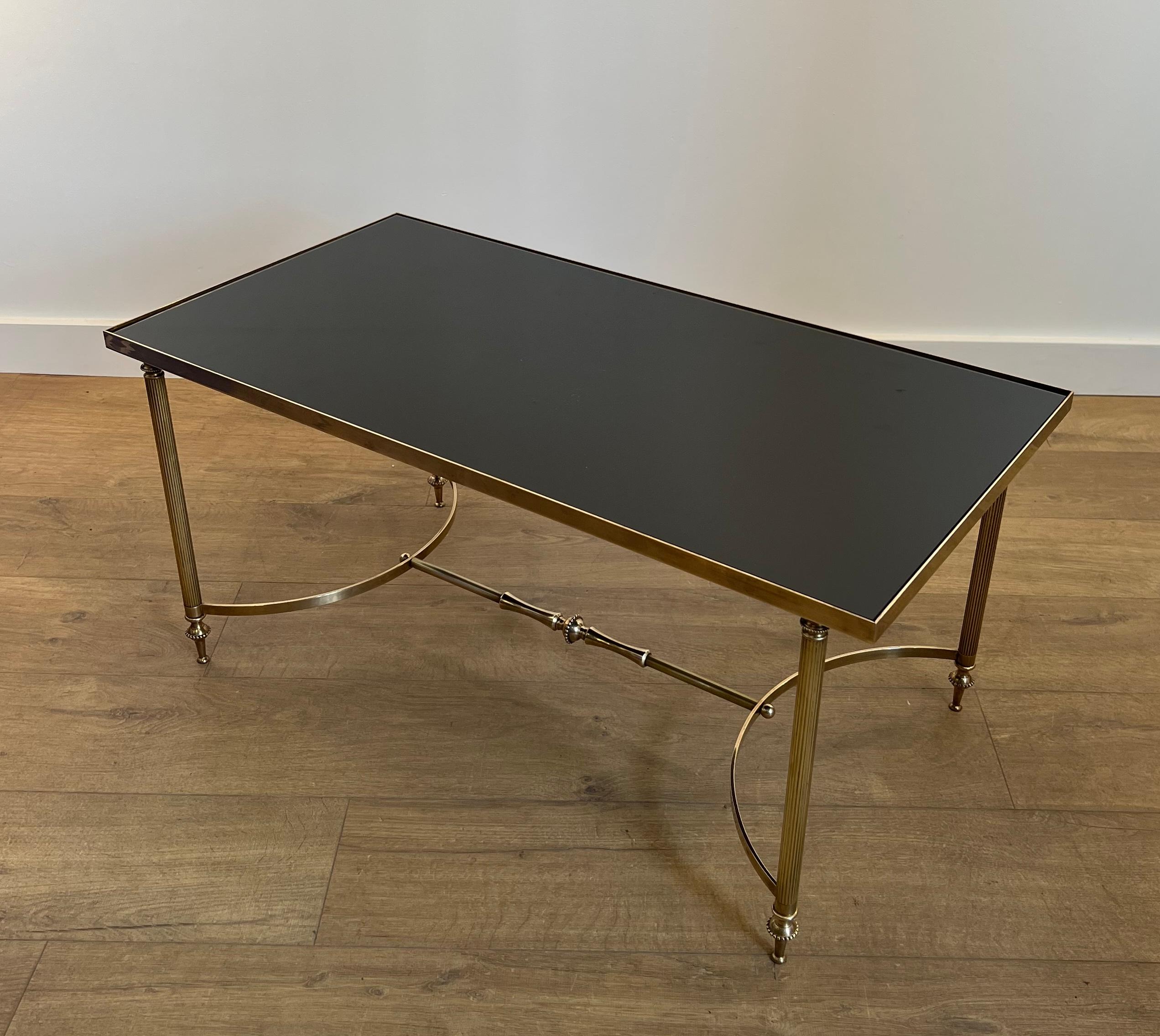 Table basse en laiton avec plateau en verre laqué noir par Maison Jansen en vente 5