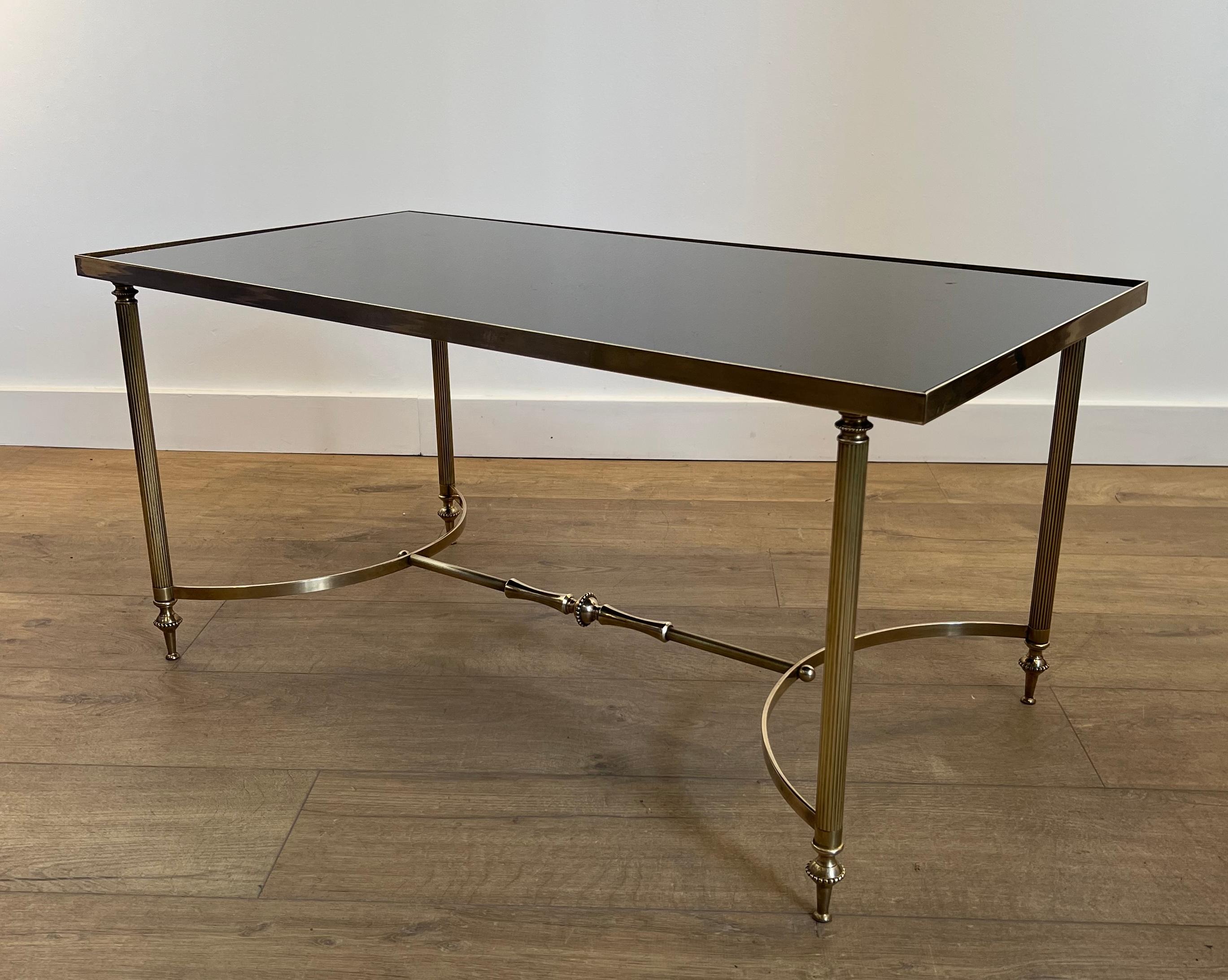 Table basse en laiton avec plateau en verre laqué noir par Maison Jansen en vente 6