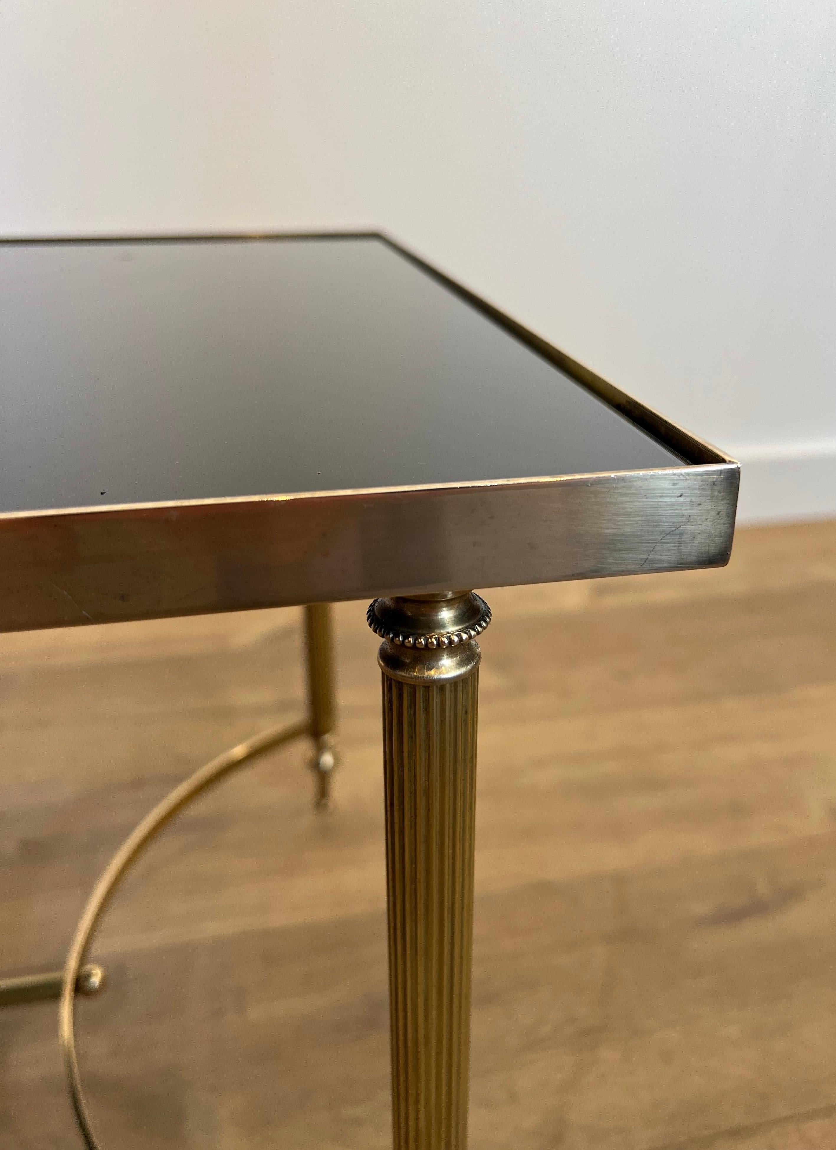 Table basse en laiton avec plateau en verre laqué noir par Maison Jansen en vente 8