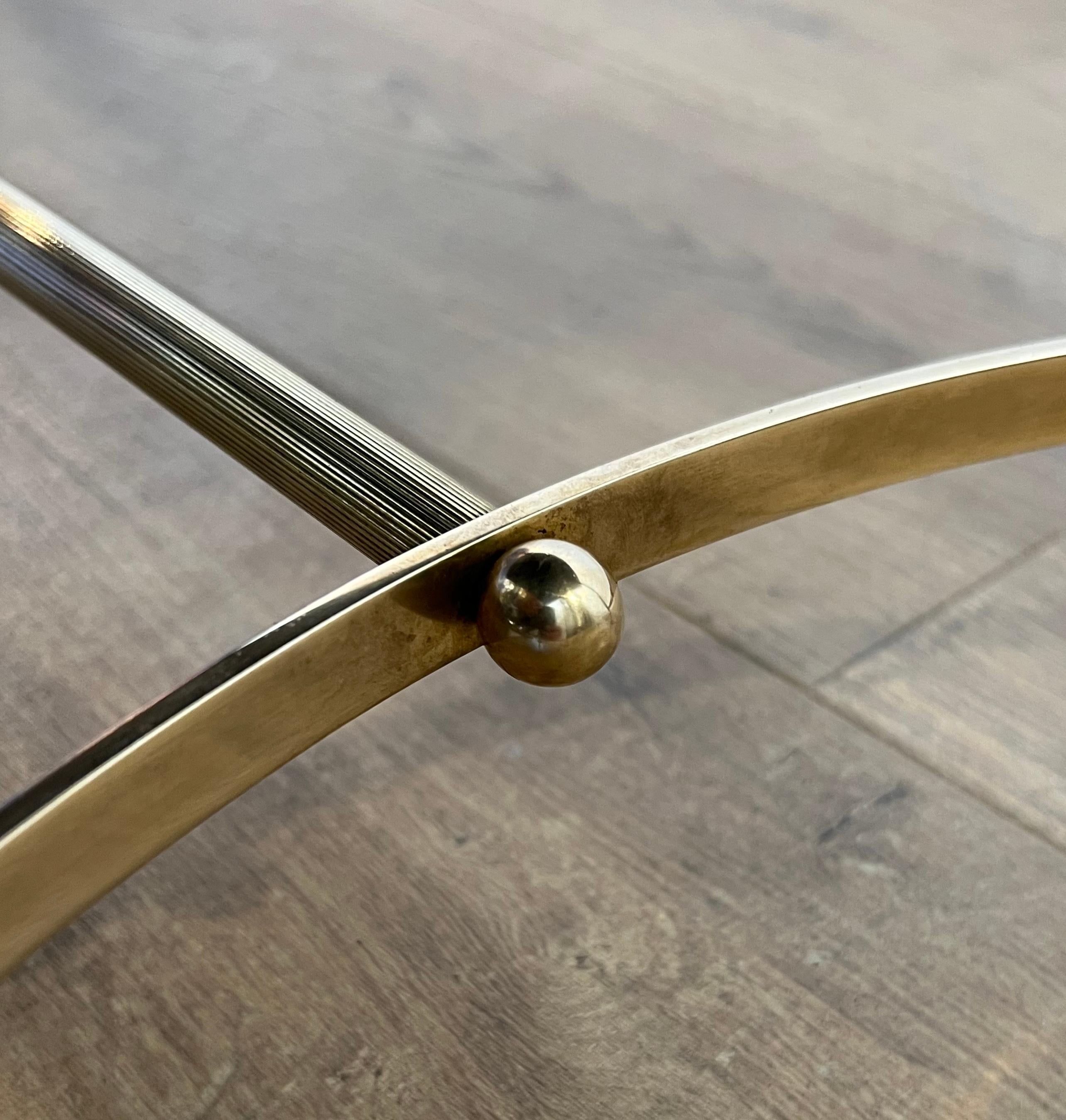 Table basse en laiton avec plateau en verre laqué noir par Maison Jansen en vente 11