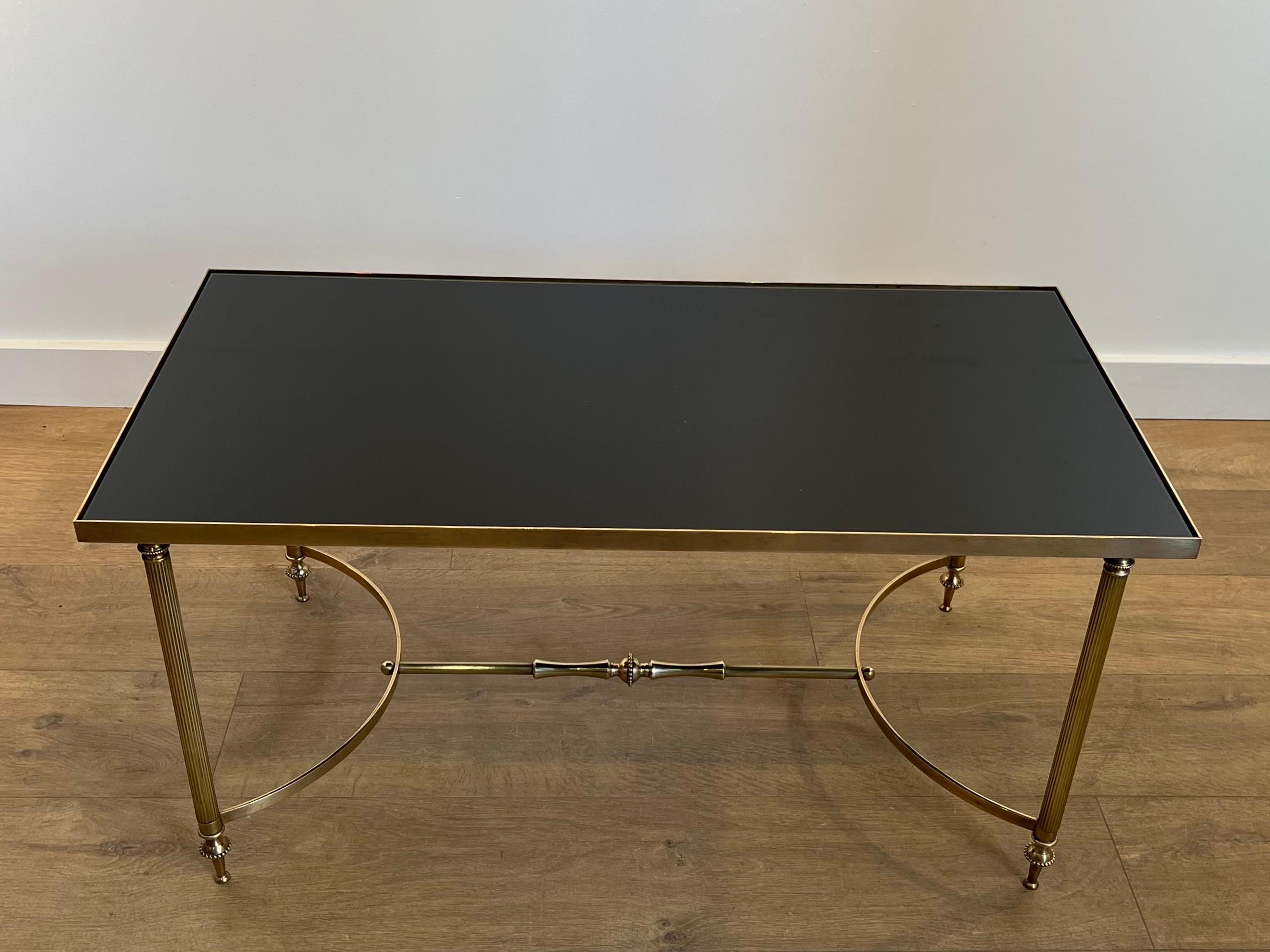 Table basse en laiton avec plateau en verre laqué noir par Maison Jansen Bon état - En vente à Marcq-en-Barœul, Hauts-de-France