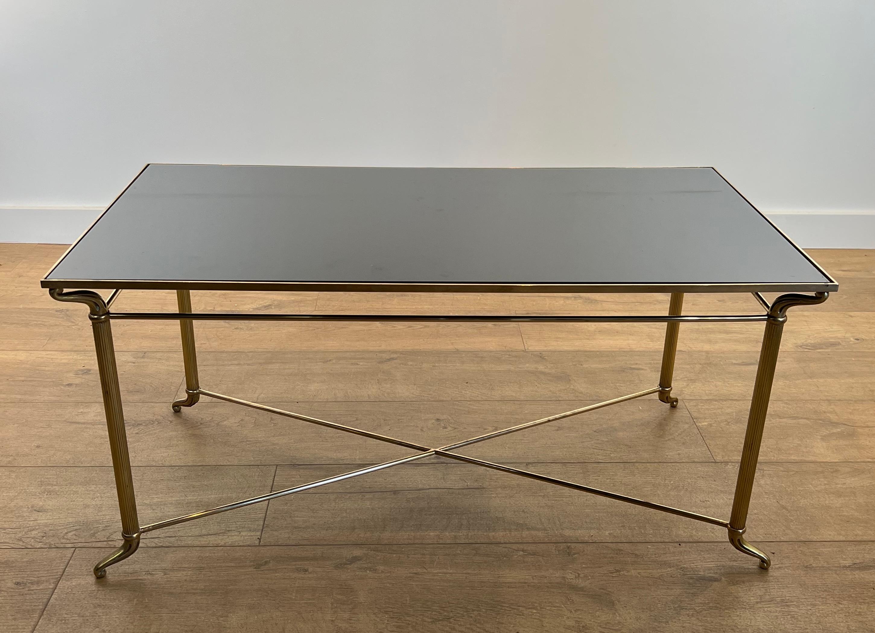 Table basse en laiton avec plateau en verre laqué noir dans le style de Maison Jansen en vente 13