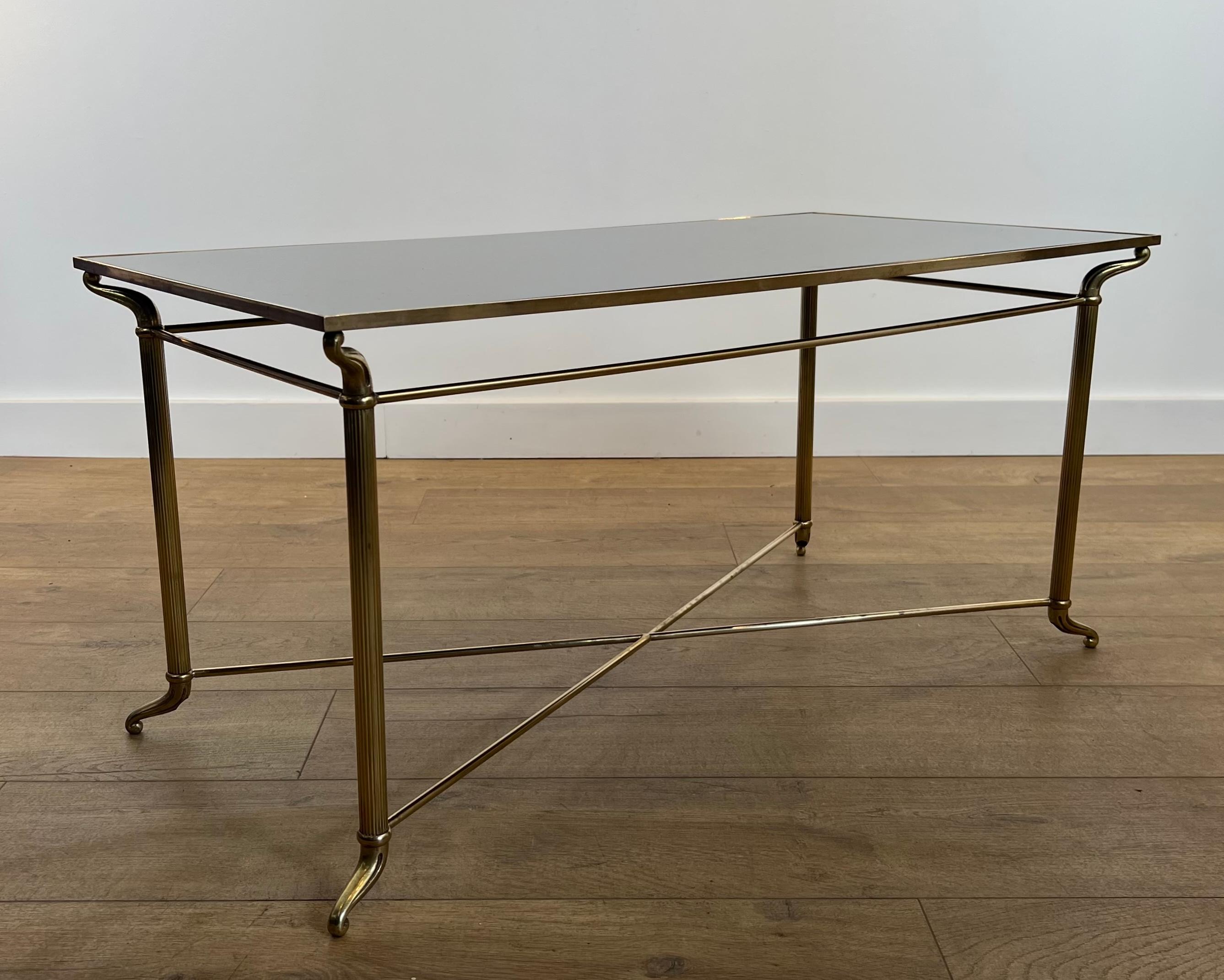 Table basse en laiton avec plateau en verre laqué noir dans le style de Maison Jansen Bon état - En vente à Marcq-en-Barœul, Hauts-de-France