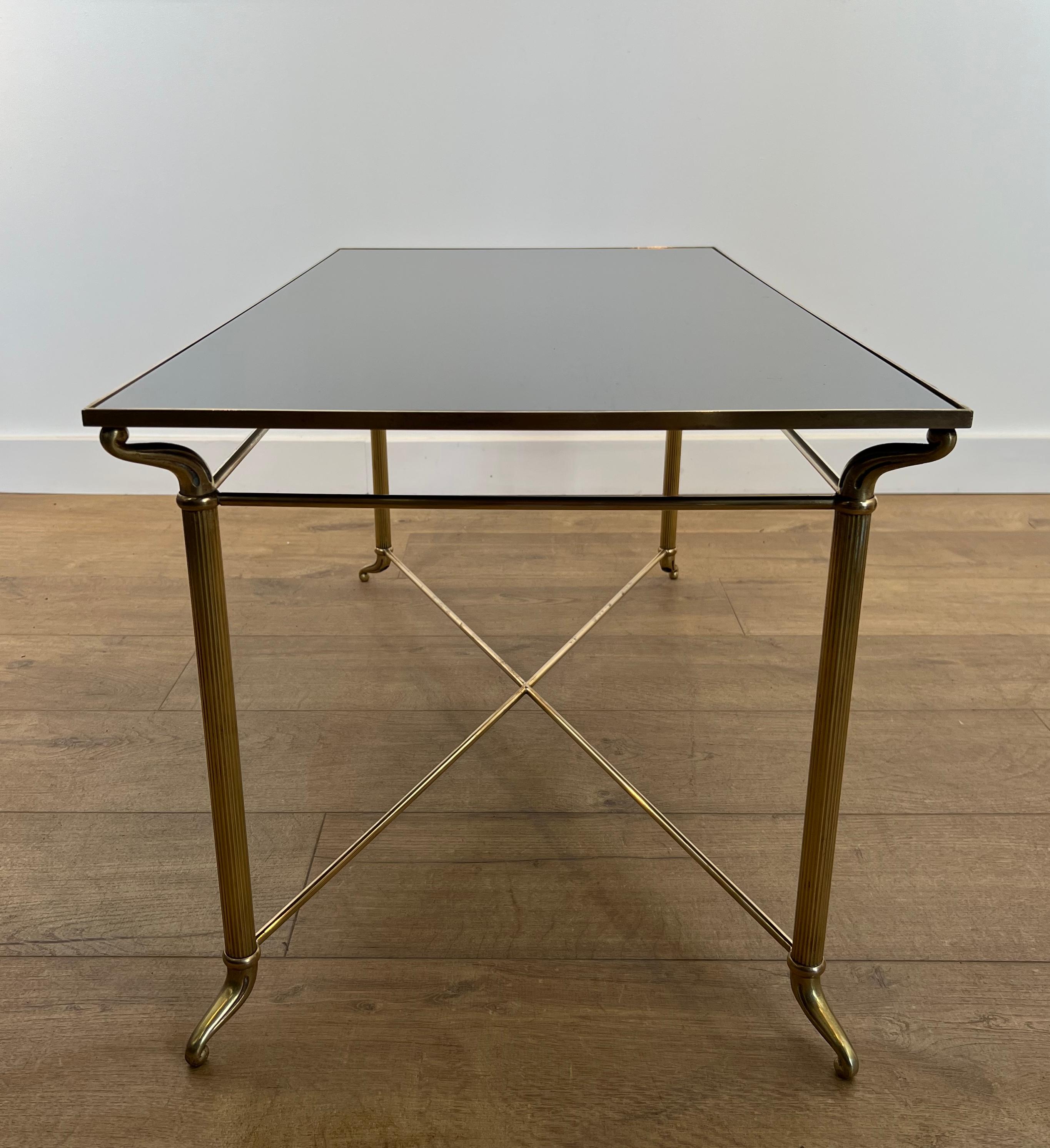 Laiton Table basse en laiton avec plateau en verre laqué noir dans le style de Maison Jansen en vente
