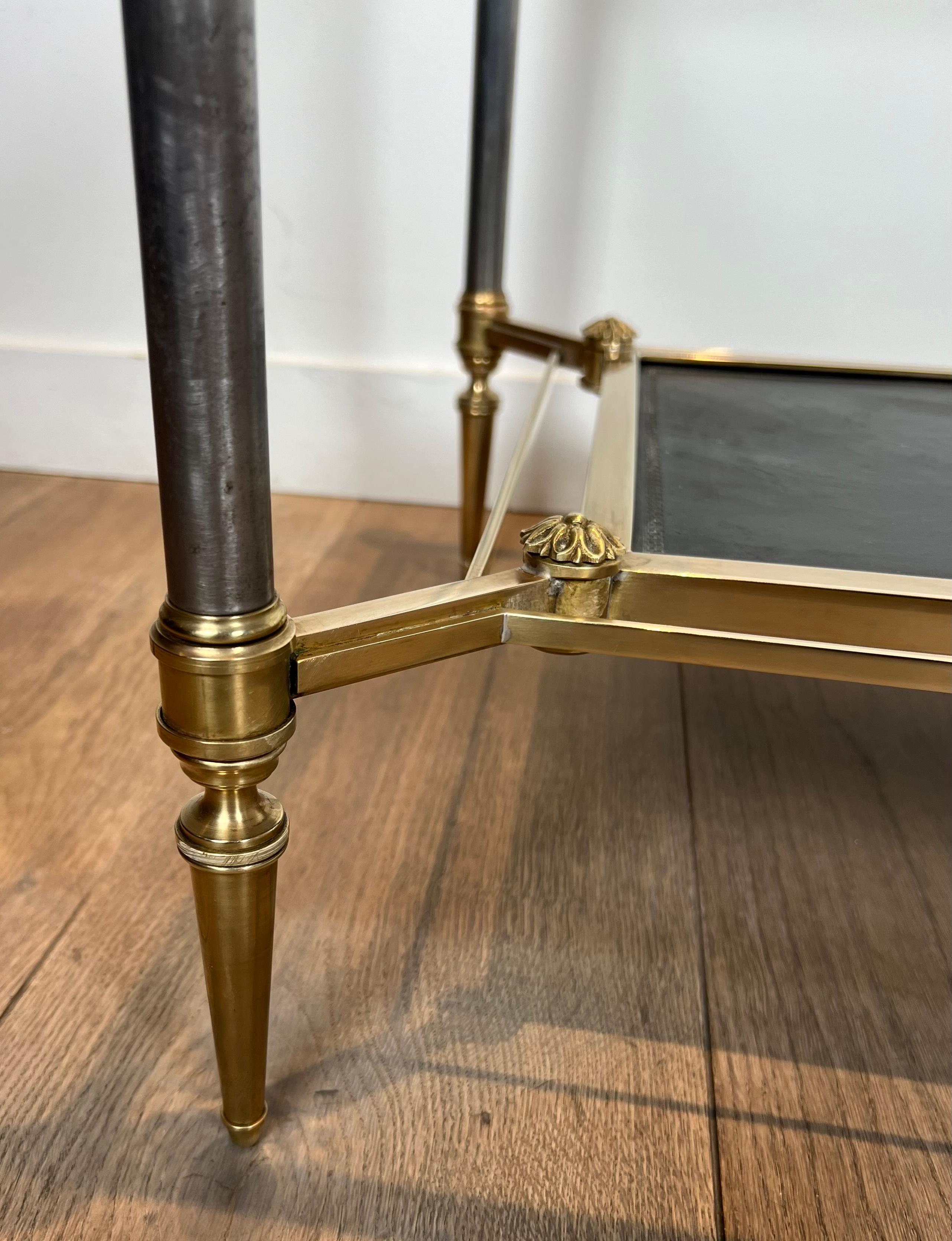 Tavolino in ottone con ripiani in pelle nera e vetro di Maison Jansen in vendita 7