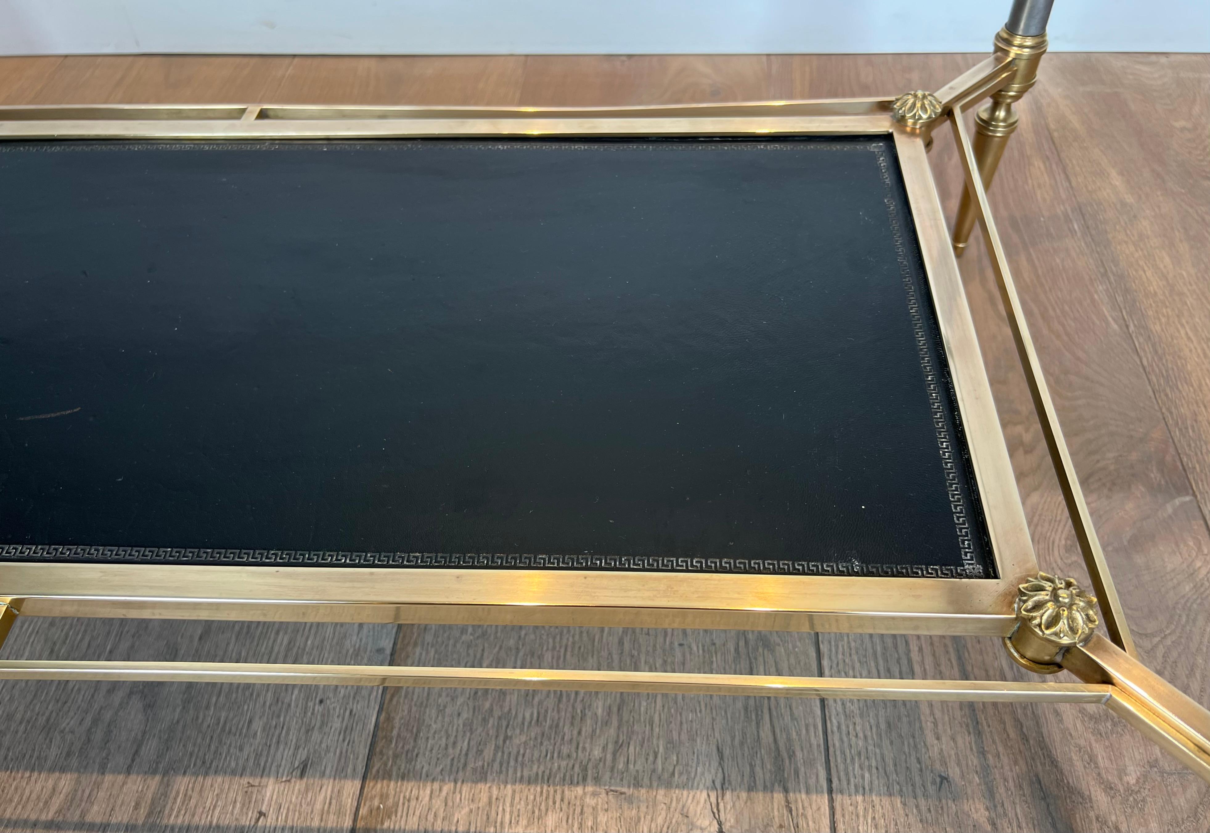 Tavolino in ottone con ripiani in pelle nera e vetro di Maison Jansen in vendita 11