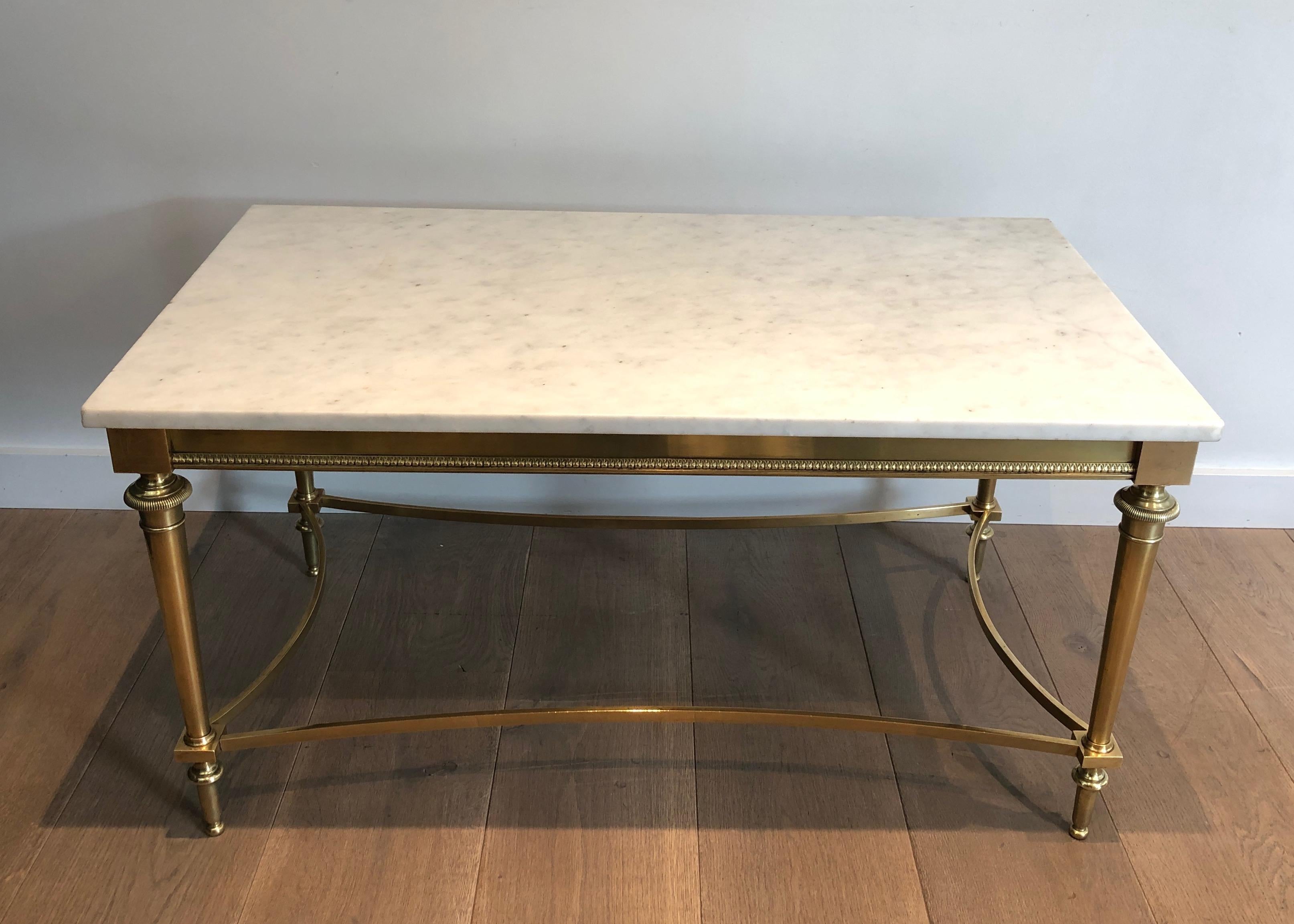 French Brass Coffee Table with Carrara White Marble Top By Maison Ramsay For Sale