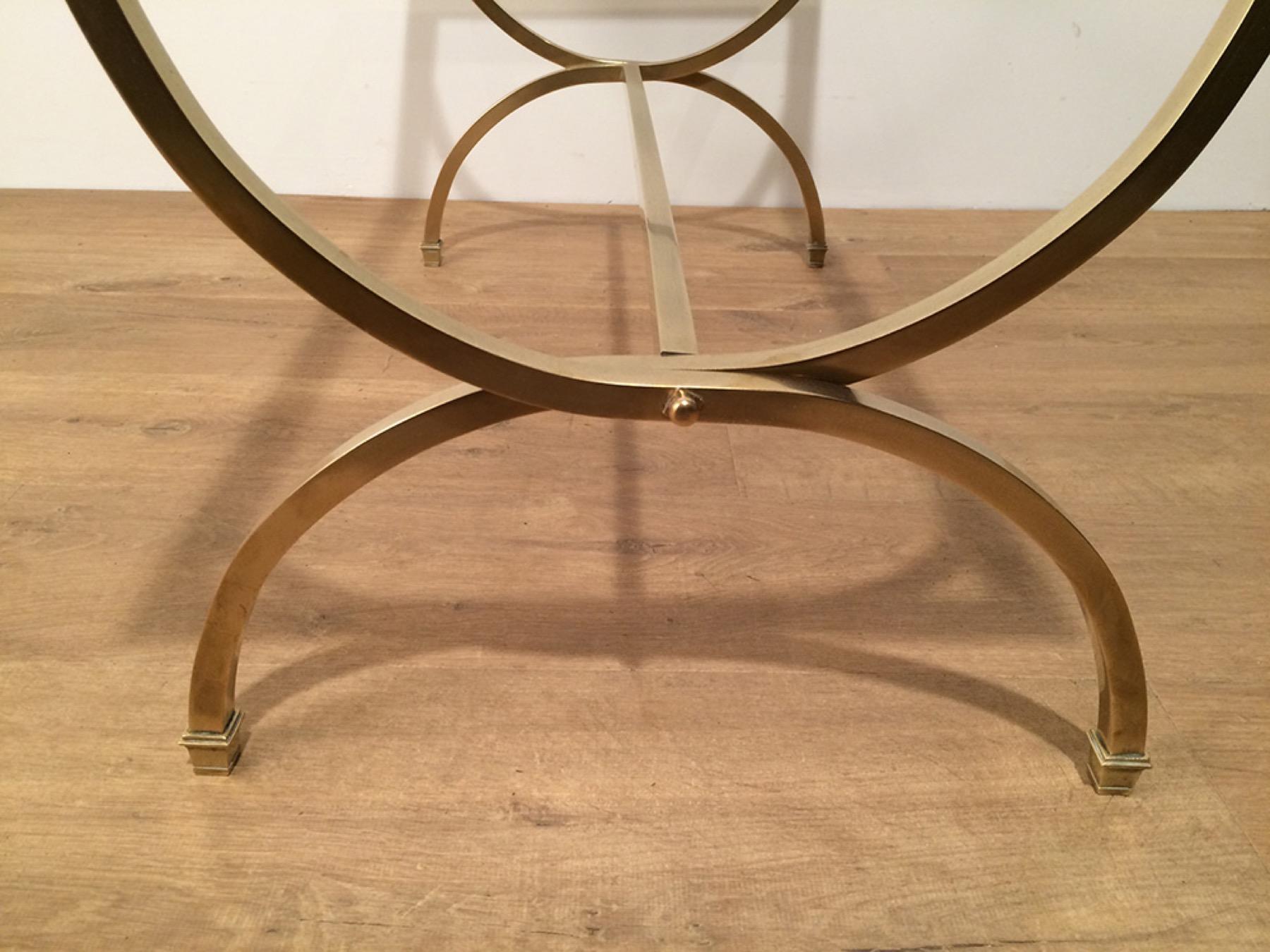 Table basse en laiton avec plateau en verre transparent et bords laqués noirs en vente 3