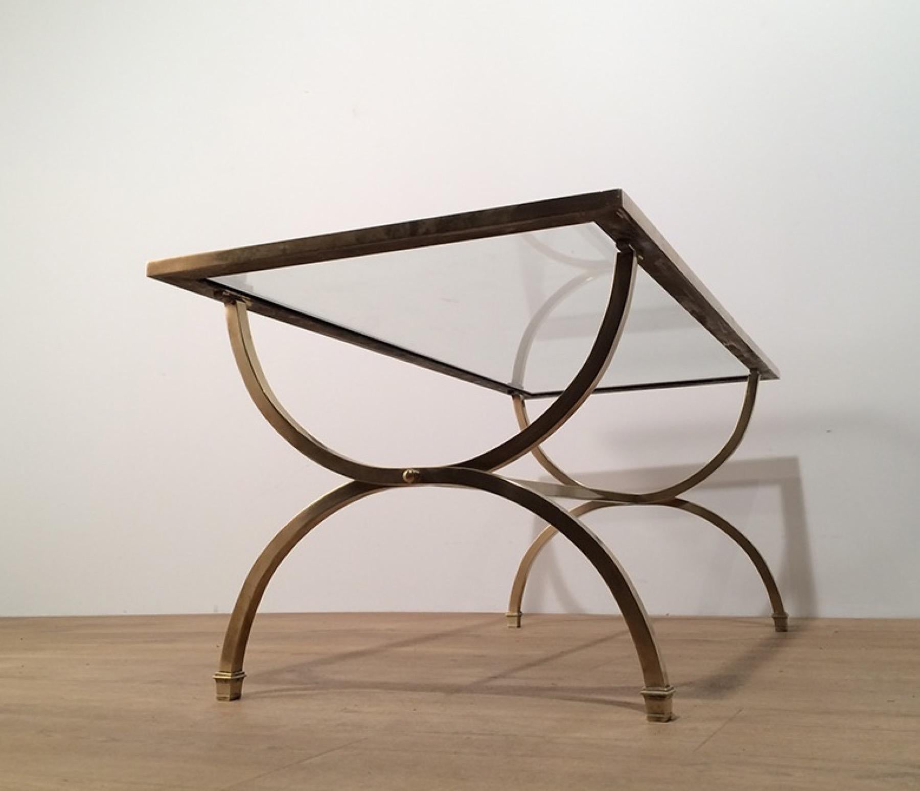 Table basse en laiton avec plateau en verre transparent et bords laqués noirs en vente 5