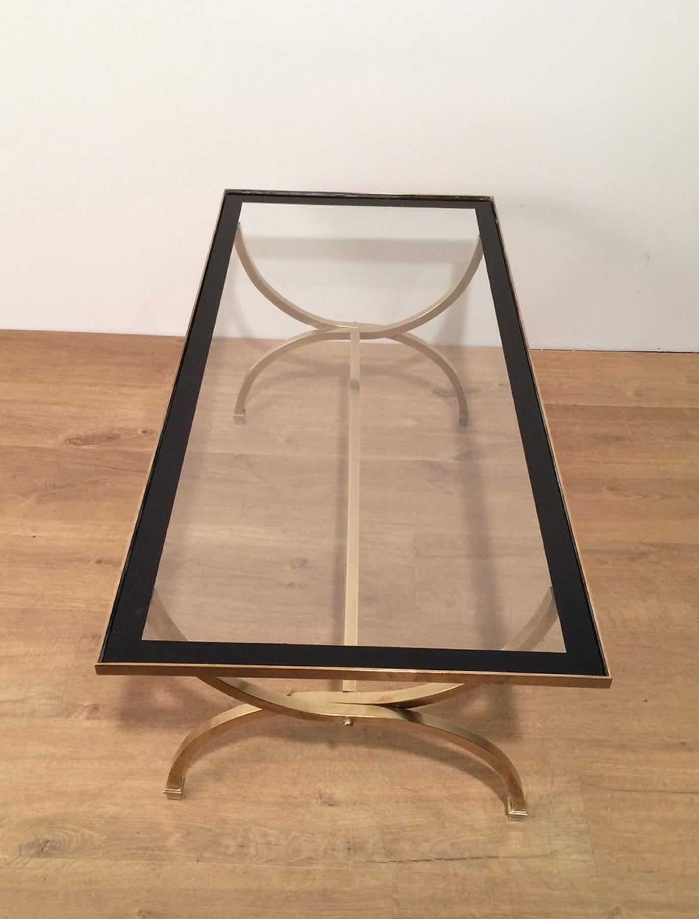 Table basse en laiton avec plateau en verre transparent et bords laqués noirs Bon état - En vente à Marcq-en-Barœul, Hauts-de-France