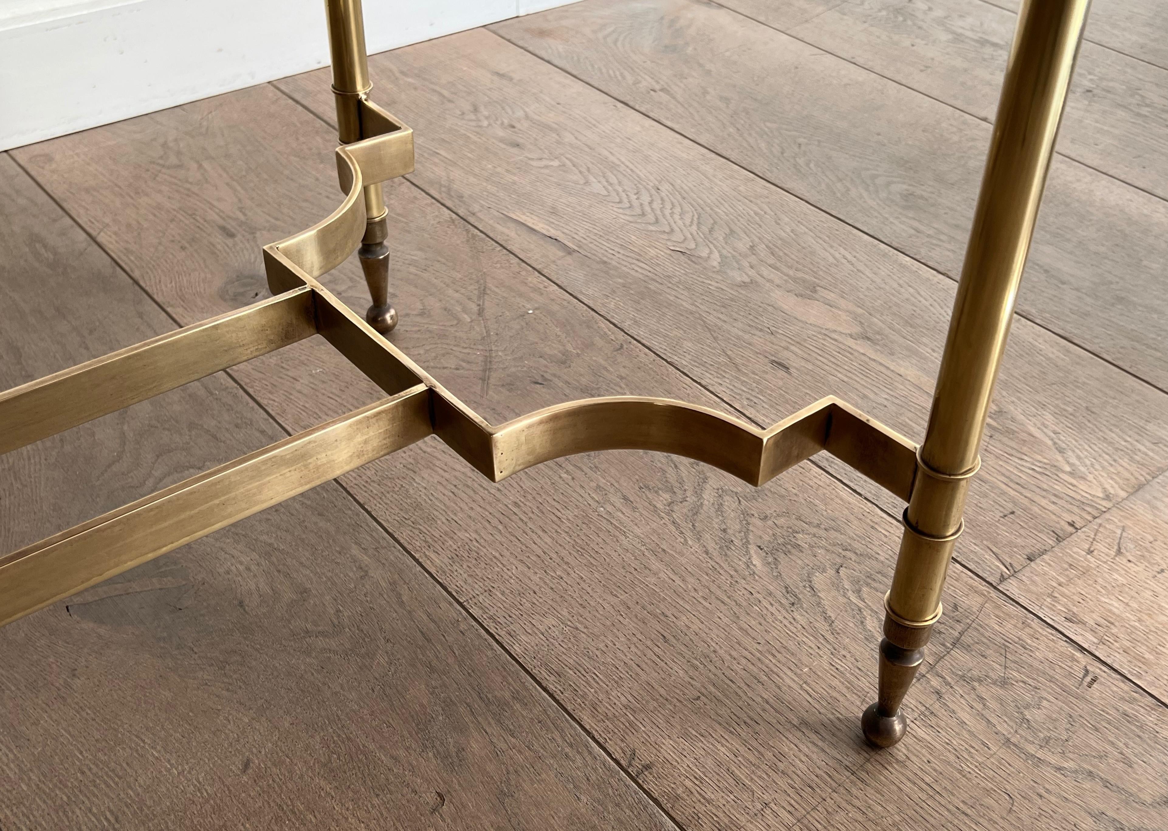 Table basse en laiton avec plateau en marbre par Maison Jansen en vente 3