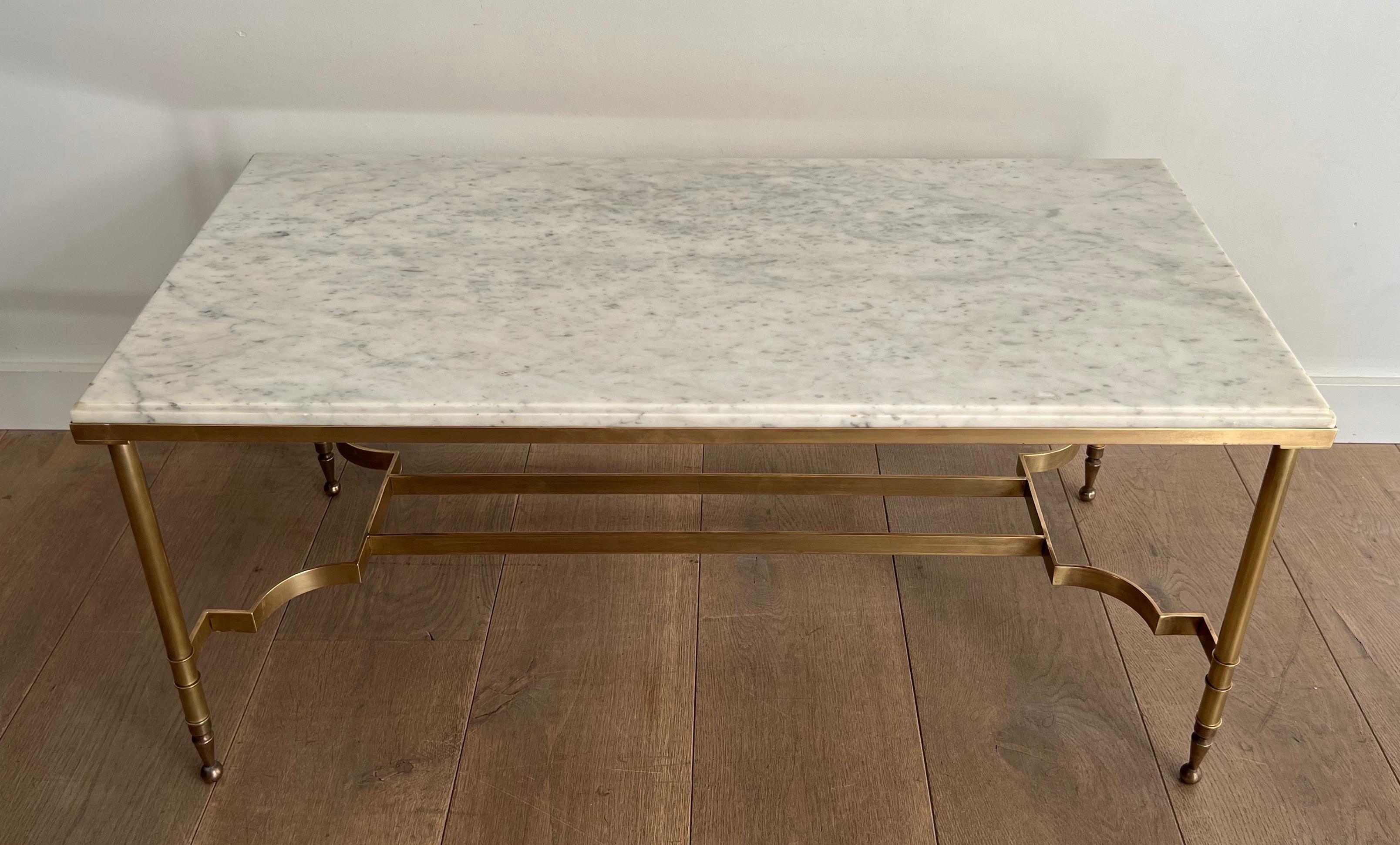 Table basse en laiton avec plateau en marbre par Maison Jansen Bon état - En vente à Marcq-en-Barœul, Hauts-de-France