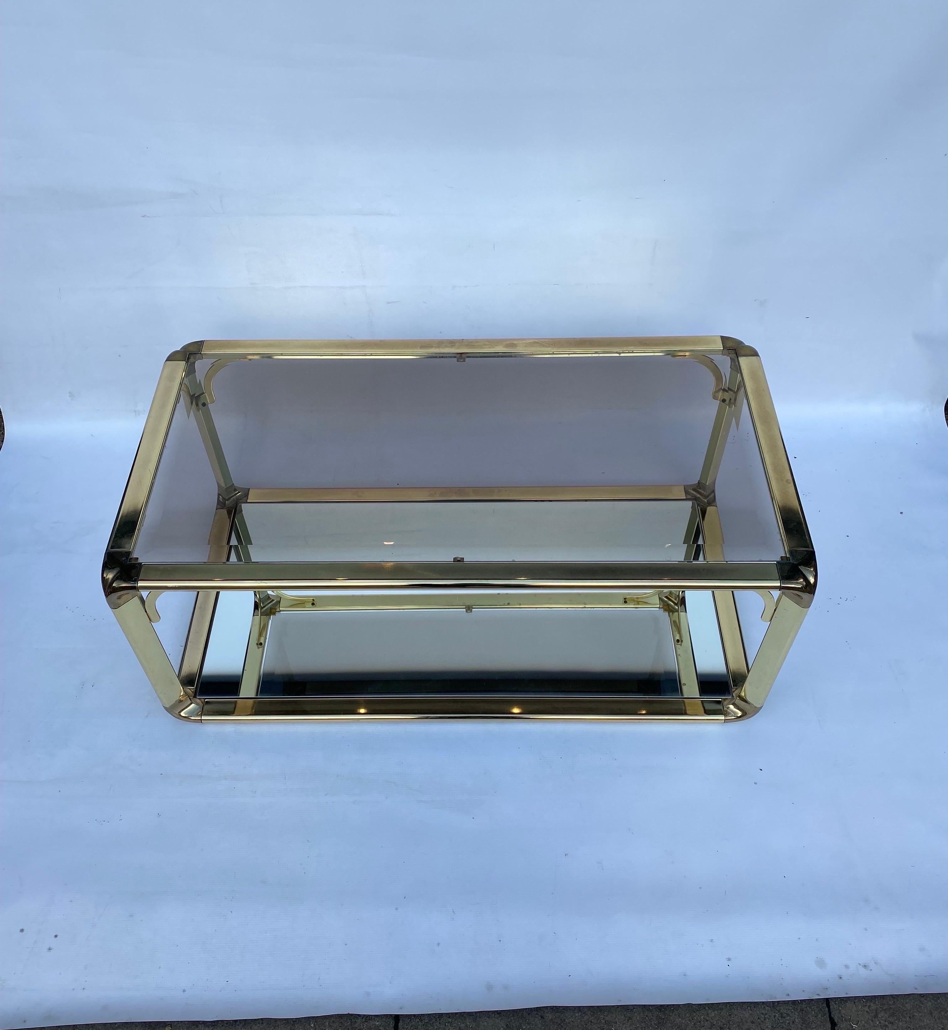 Fin du 20e siècle Table basse à deux niveaux avec miroir en verre Hollywood Regency, années 1970, Italie en vente