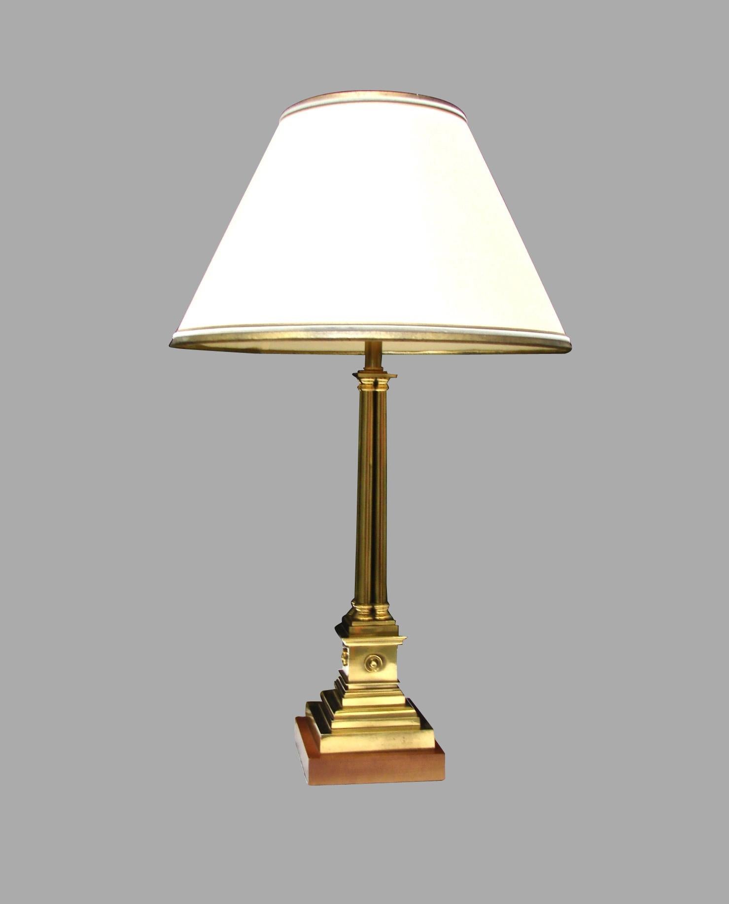 A good quality brass table lamp consisting of 4 individual close columns mounted on multiple brass tiers on a square walnut base. Custom silk shade with colored trim. Twentieth century.