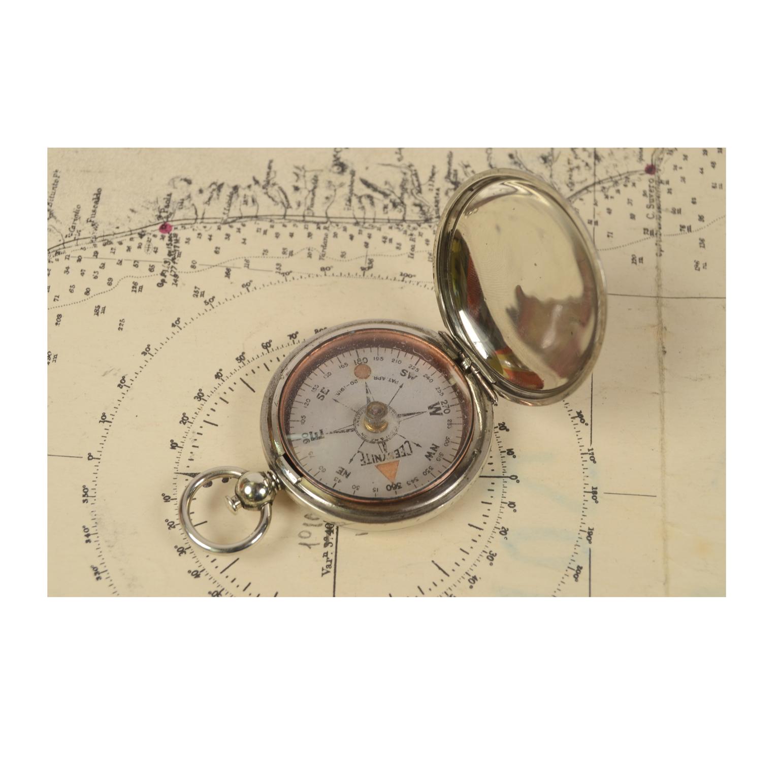 Pocket compass used by American aviation officers, 1915, of brass in the shape of a pocket watch, signed Ceebynite Short & Mason Taylor Rochester N.Y. The compass is equipped with a lid with snap closure with release button inside the ring.