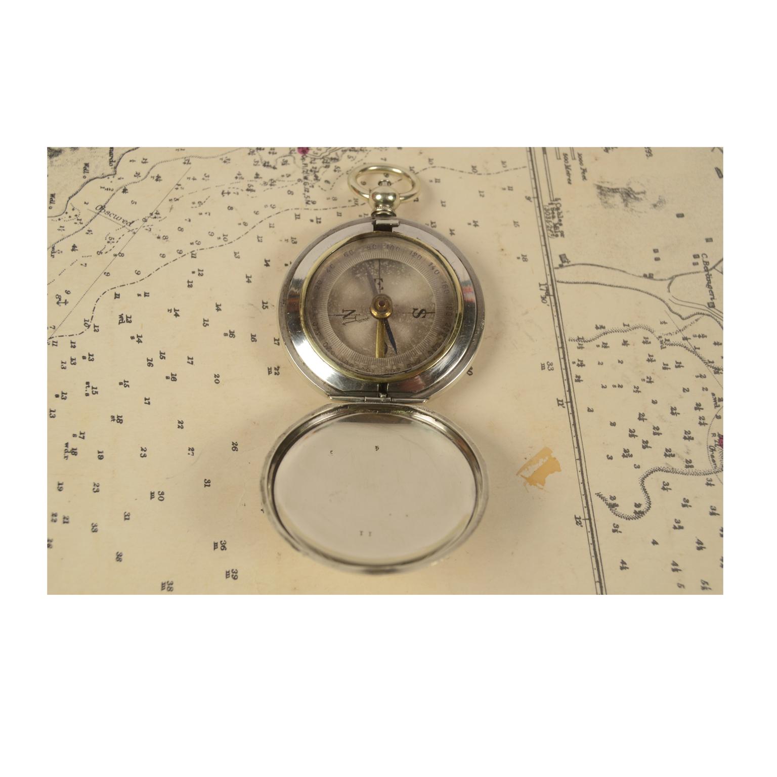 Brass  Magnetic Pocket Compass French Manufacture, 1920s with goniometric circle In Good Condition In Milan, IT