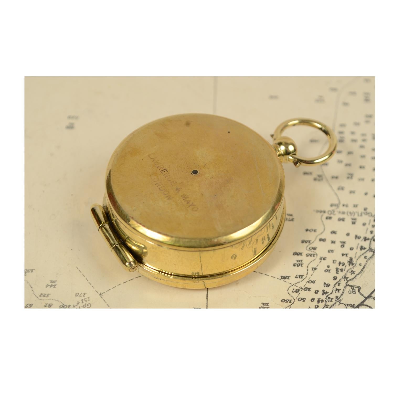 Brass Compass Made in England in the Early 1900s with its Leather Case In Good Condition In Milan, IT