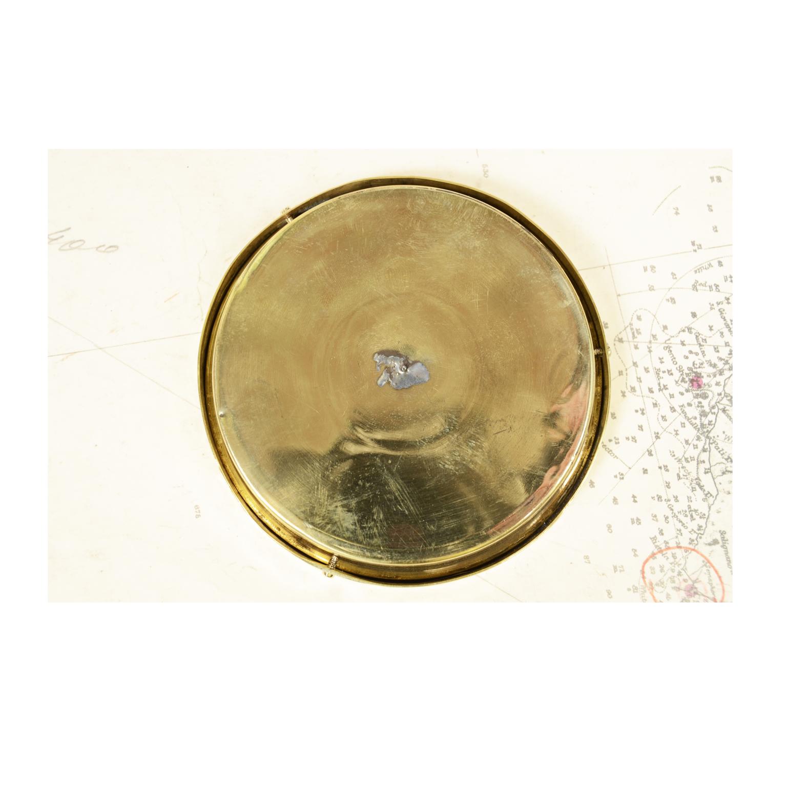 Ancienne boussole topographique en laiton magnétique du XIXe siècle avec cercle géométrique Bon état à Milan, IT