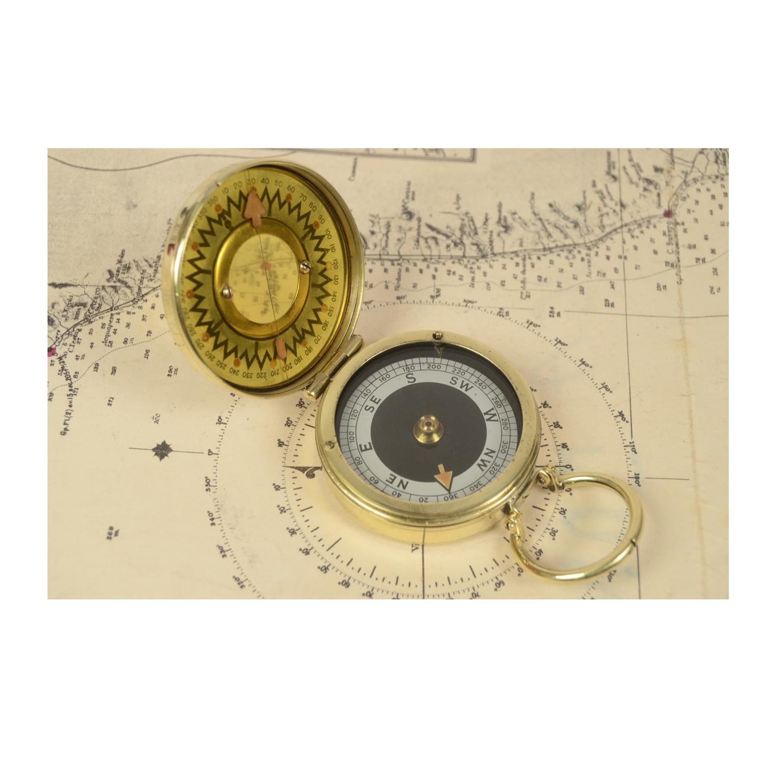 Nautical travel compass made of brass in the early 1900s, the Magnapole; small compass used away from magnetic fields to check the ship's heading. The compass is complete with a goniometric circle and a compass card block. Measure: Diameter 5.3 x 2