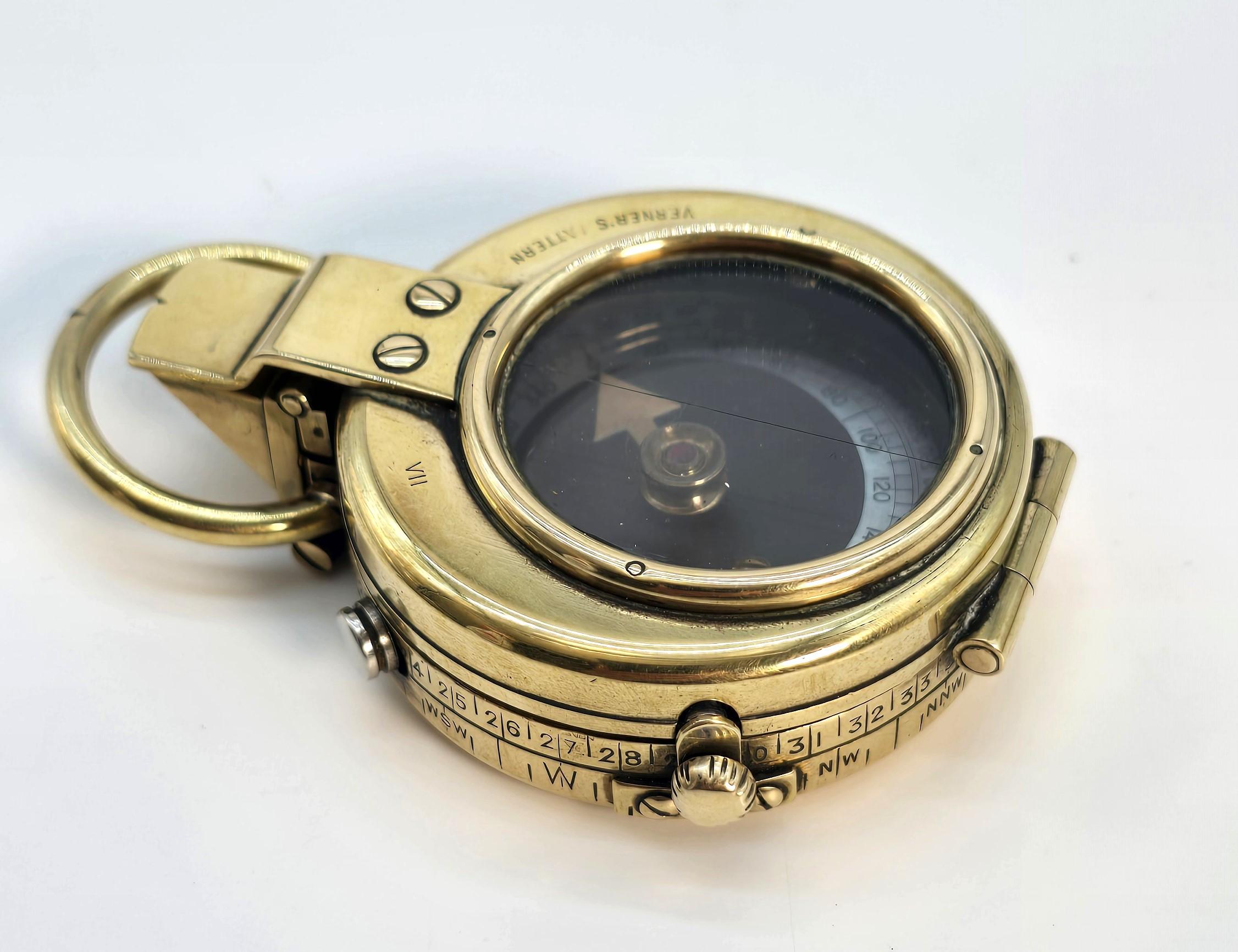 Boussole en laiton avec cadran en nacre de la période de la Première Guerre mondiale, Angleterre vers 1914 en vente 2