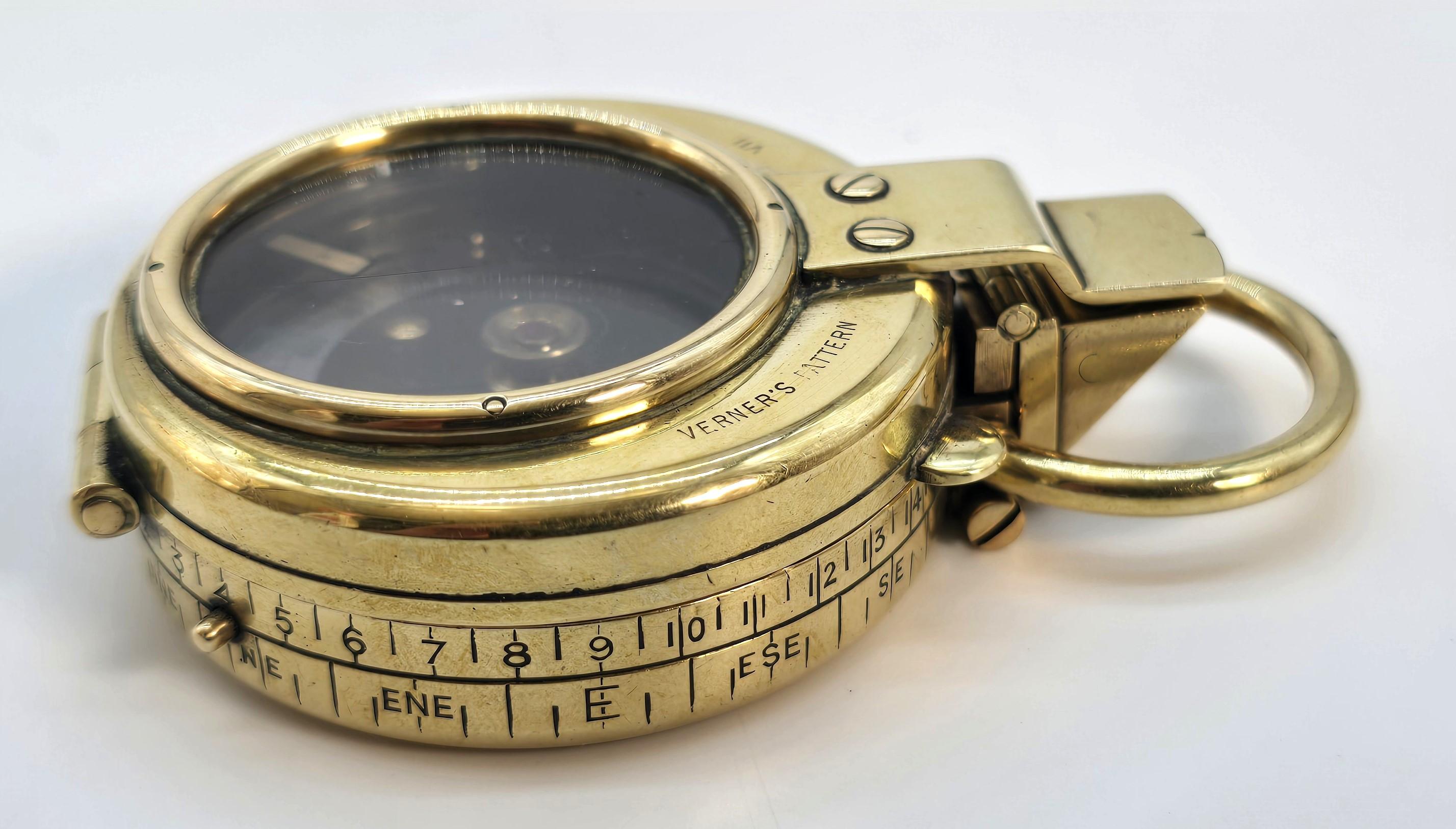 Boussole en laiton avec cadran en nacre de la période de la Première Guerre mondiale, Angleterre vers 1914 en vente 4