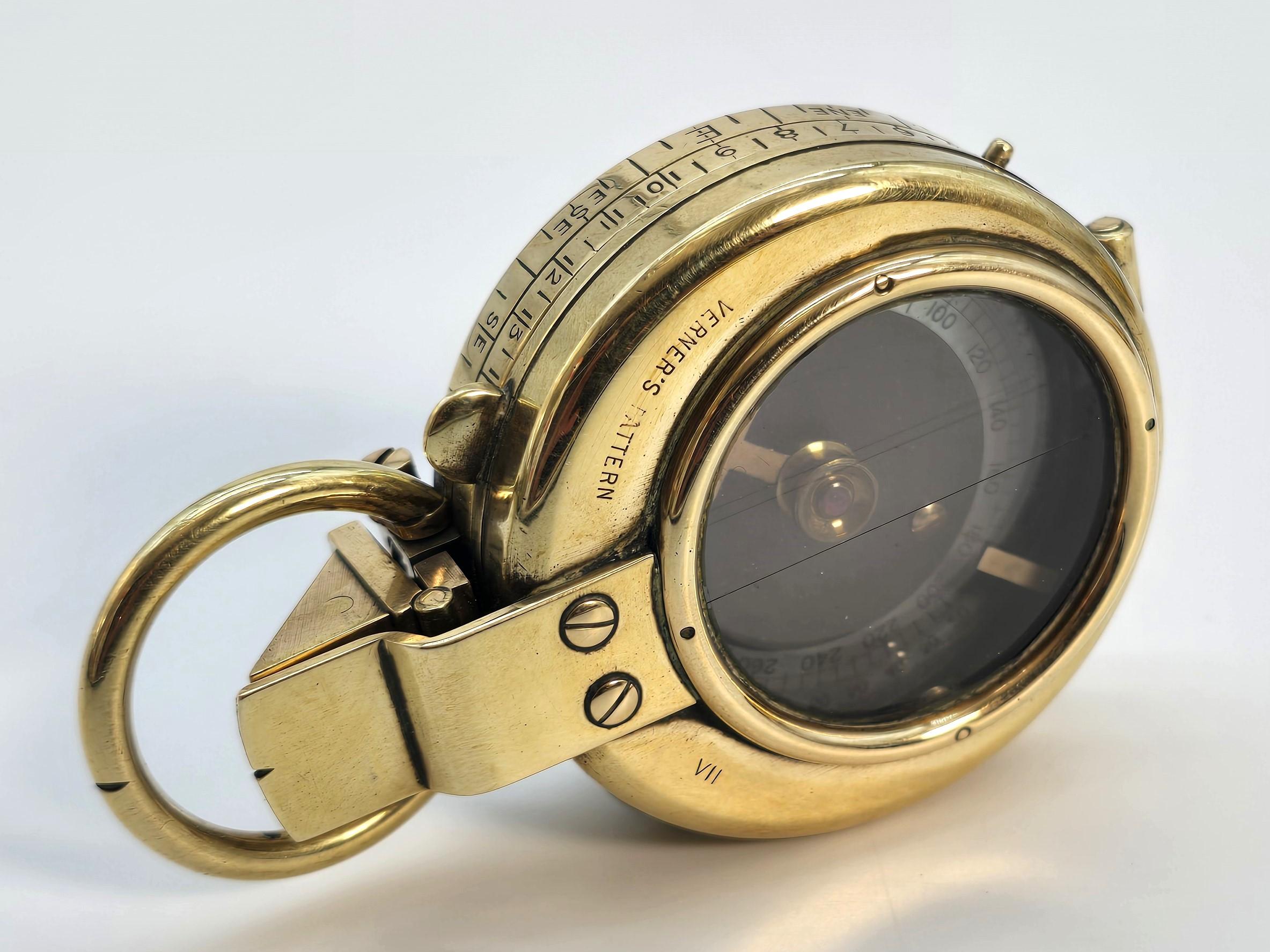 Boussole en laiton avec cadran en nacre de la période de la Première Guerre mondiale, Angleterre vers 1914 en vente 5