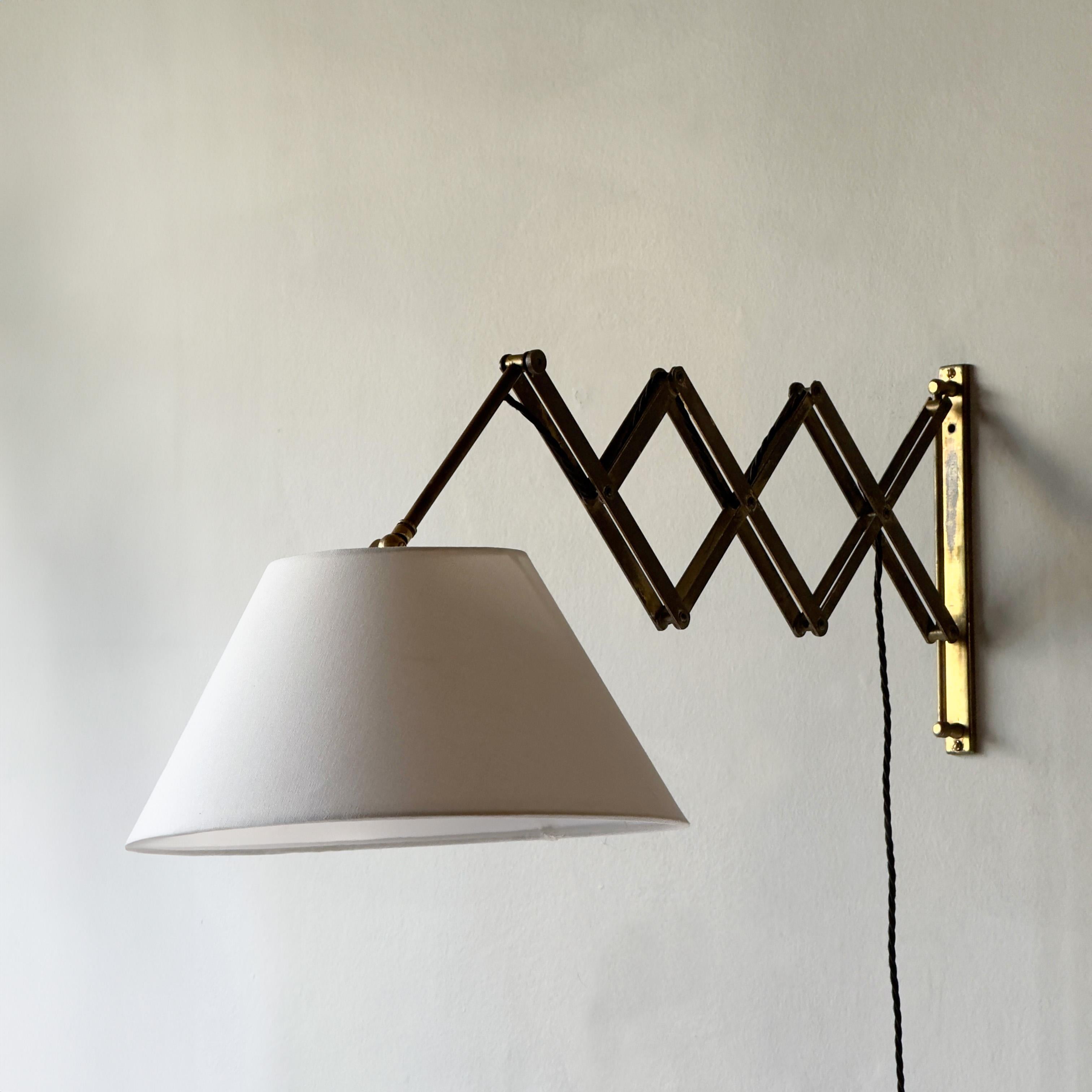 An Italian concertina wall lamp, made and designed in Italy during the 1950s. 

The light can be manipulated in two ways: from the wall bracket the light moves around a 180-degree angle with the arm also able extend and retract thanks to the