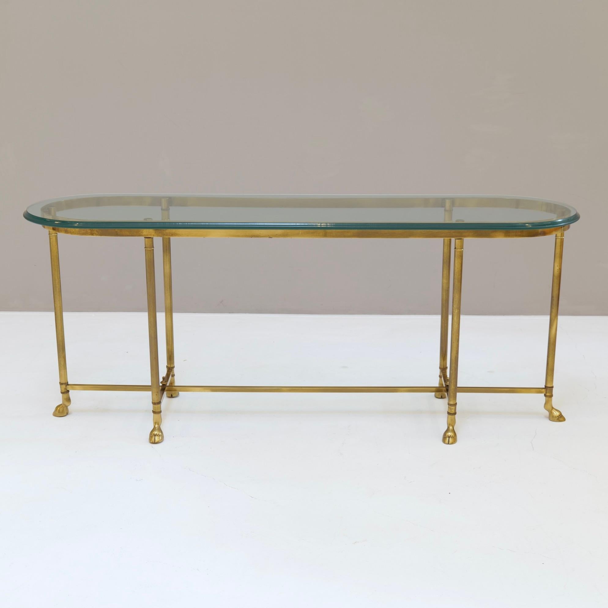 - Jolie table console avec un superbe verre
- Vintage de l'époque
- très bon état juste une petite rayure sur le plateau en verre
- verre profilé (sans éclats ni fissures)

165 cm x 68 cm x 65 cm