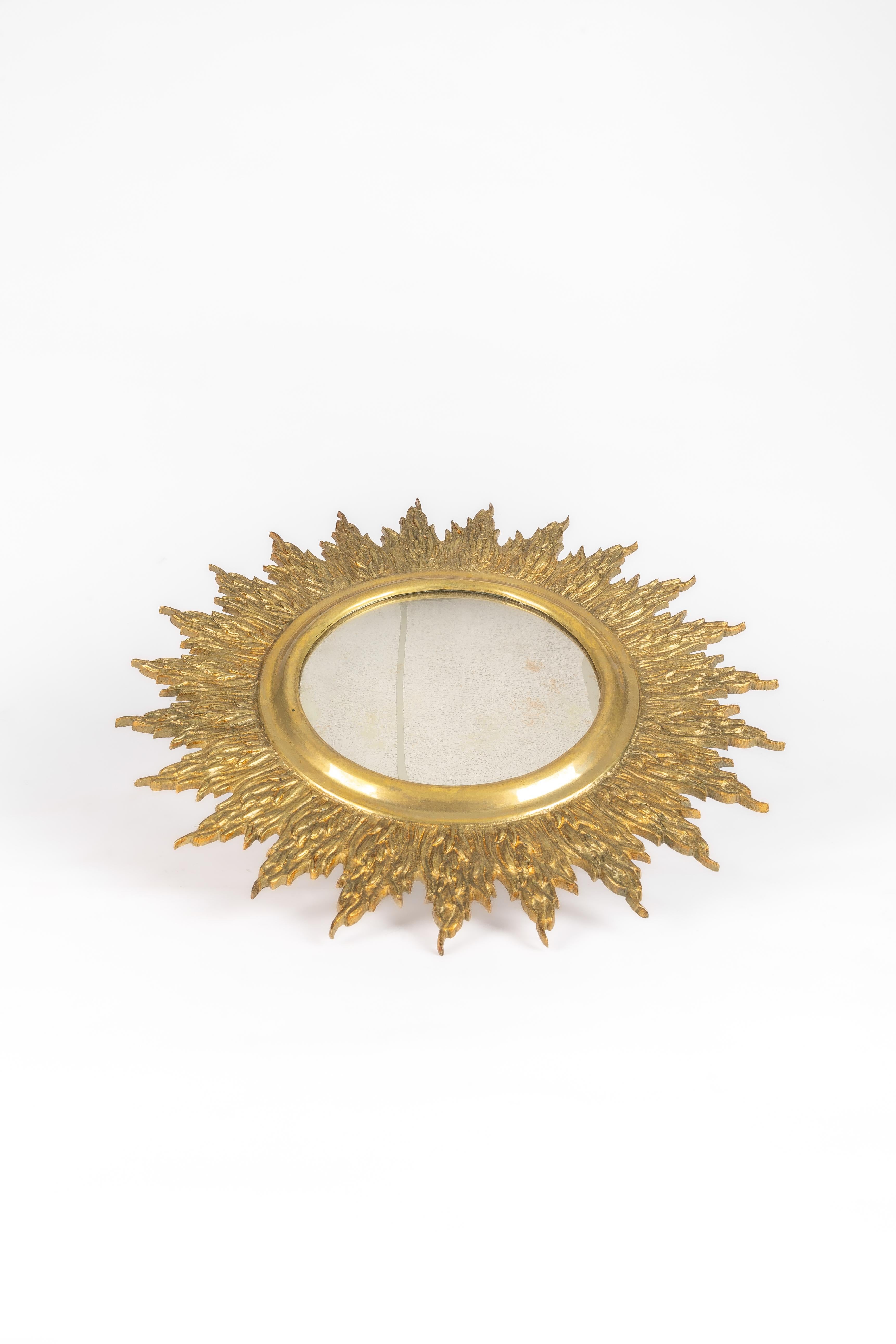 Wonderful high-quality sunburst mirror in mid-century modern style.
Made in brass, with high-end finish in the details. 
The inside ring is finely polished (gilded) which gives the mirror a wonderful shine. 
The mirror itself is slightly convex and