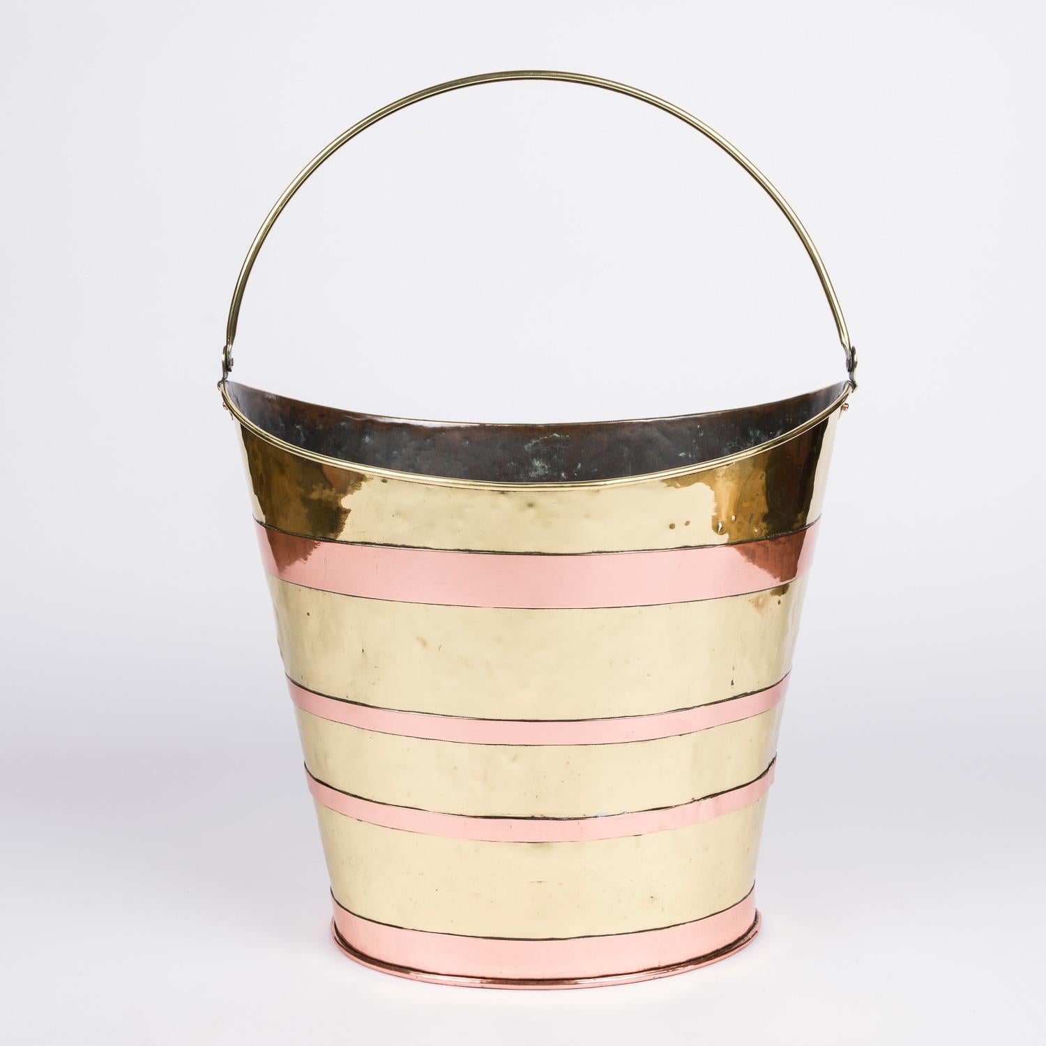 Brass & copper Dutch Oyster bucket In Good Condition For Sale In London, GB
