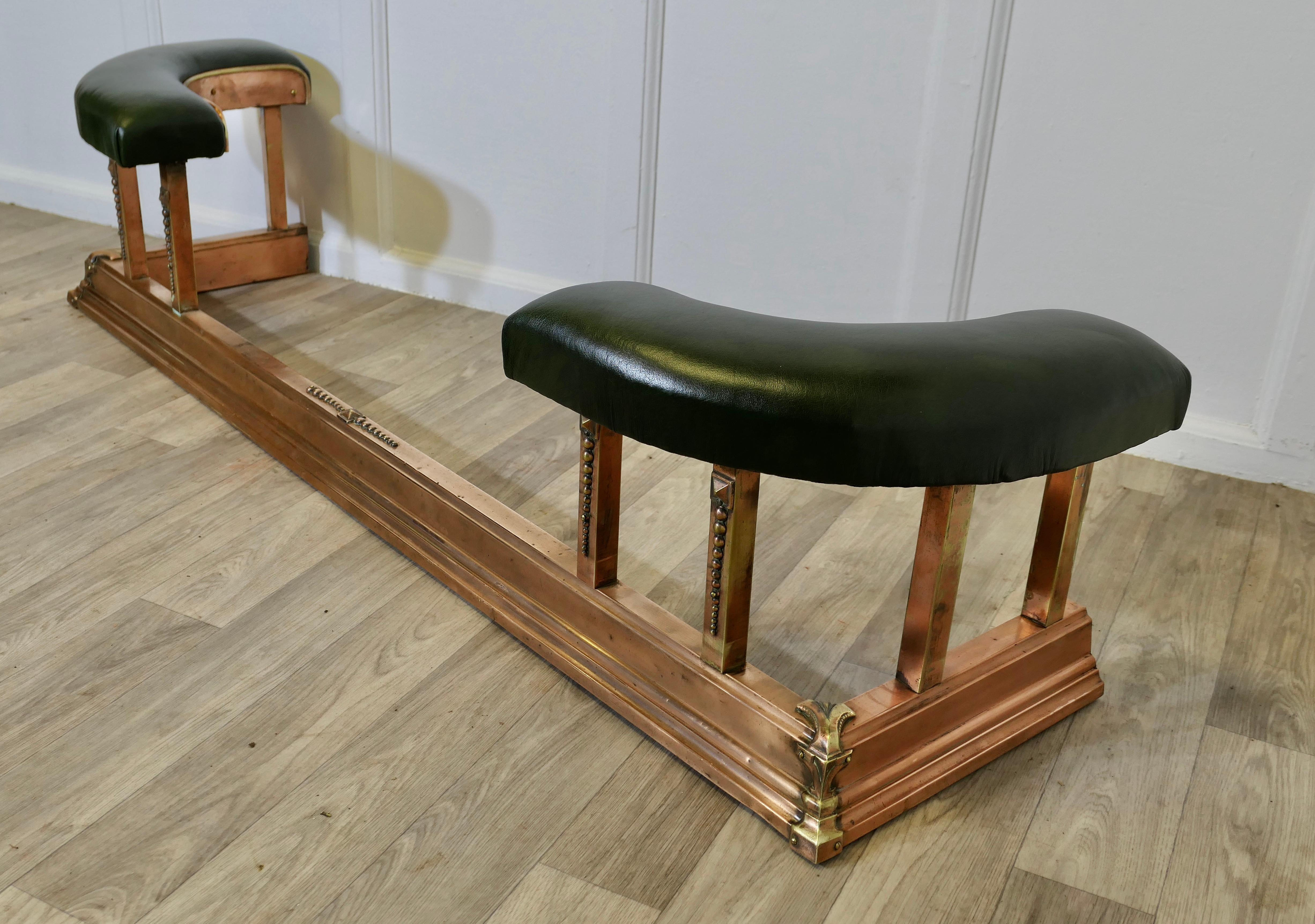 Cuivre The The Artful Green Green Club Club Fender en laiton et cuivre en vente