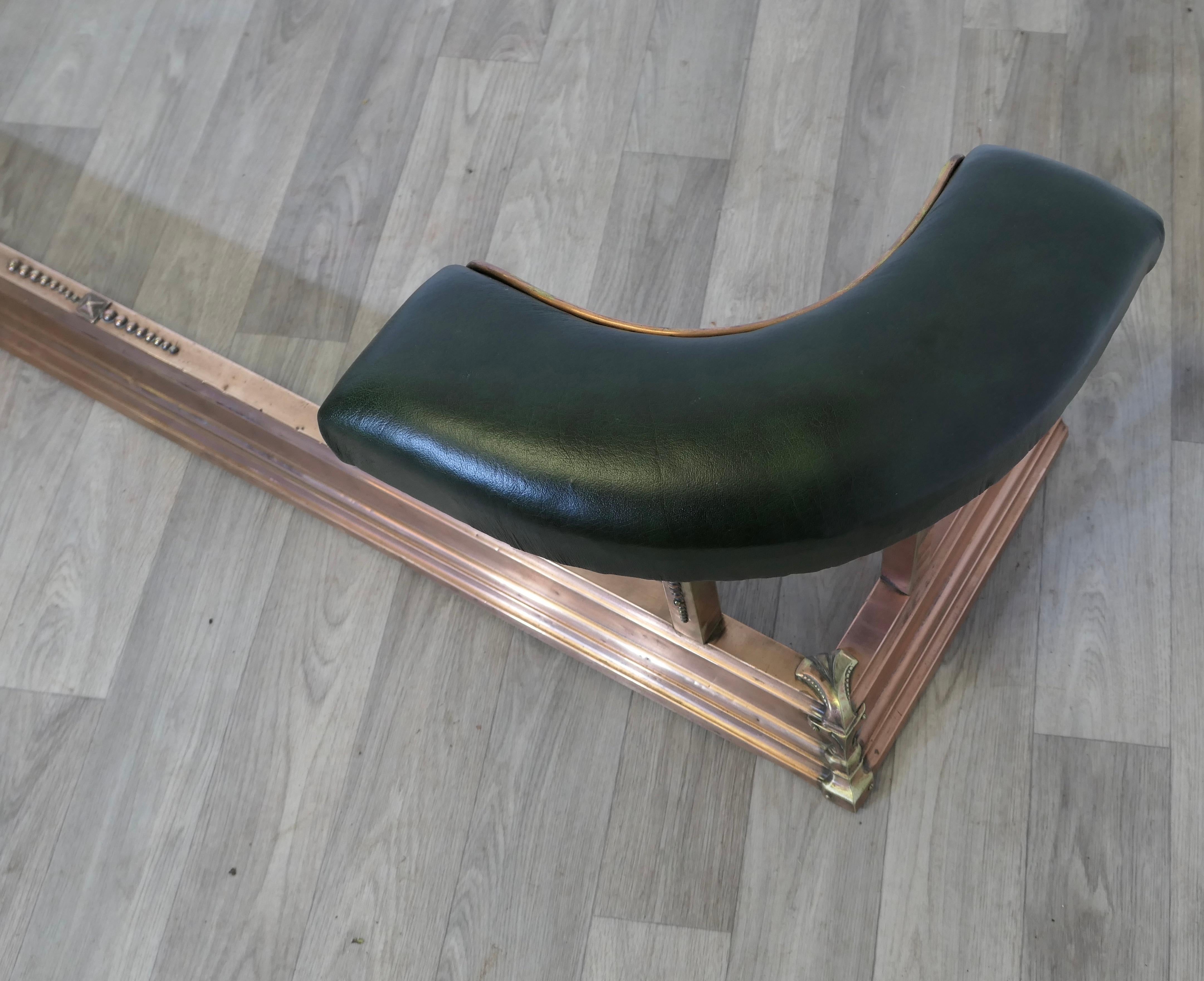 The The Artful Green Green Club Club Fender en laiton et cuivre en vente 2
