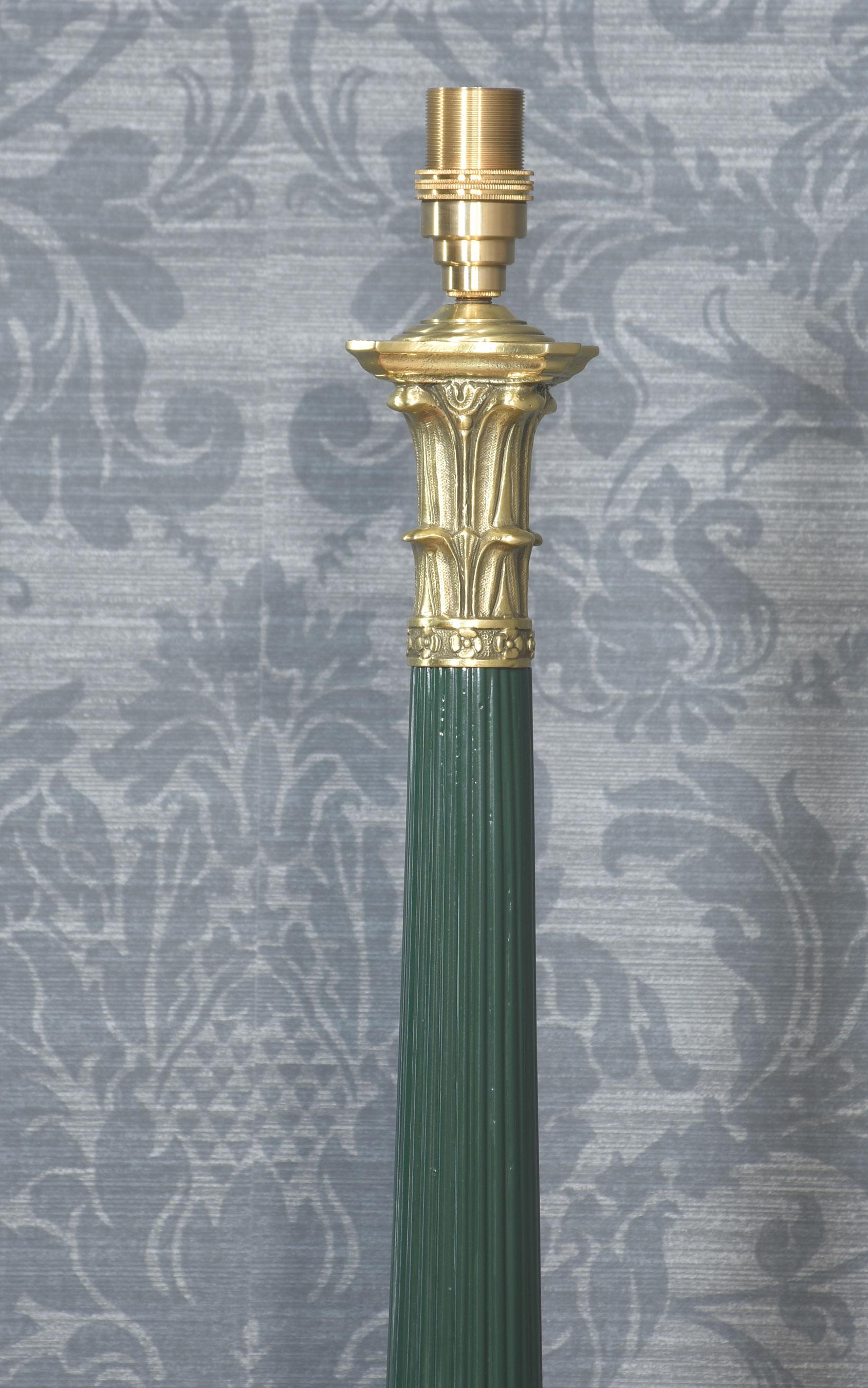 Brass corinthian column table lamp In Good Condition For Sale In Cheshire, GB