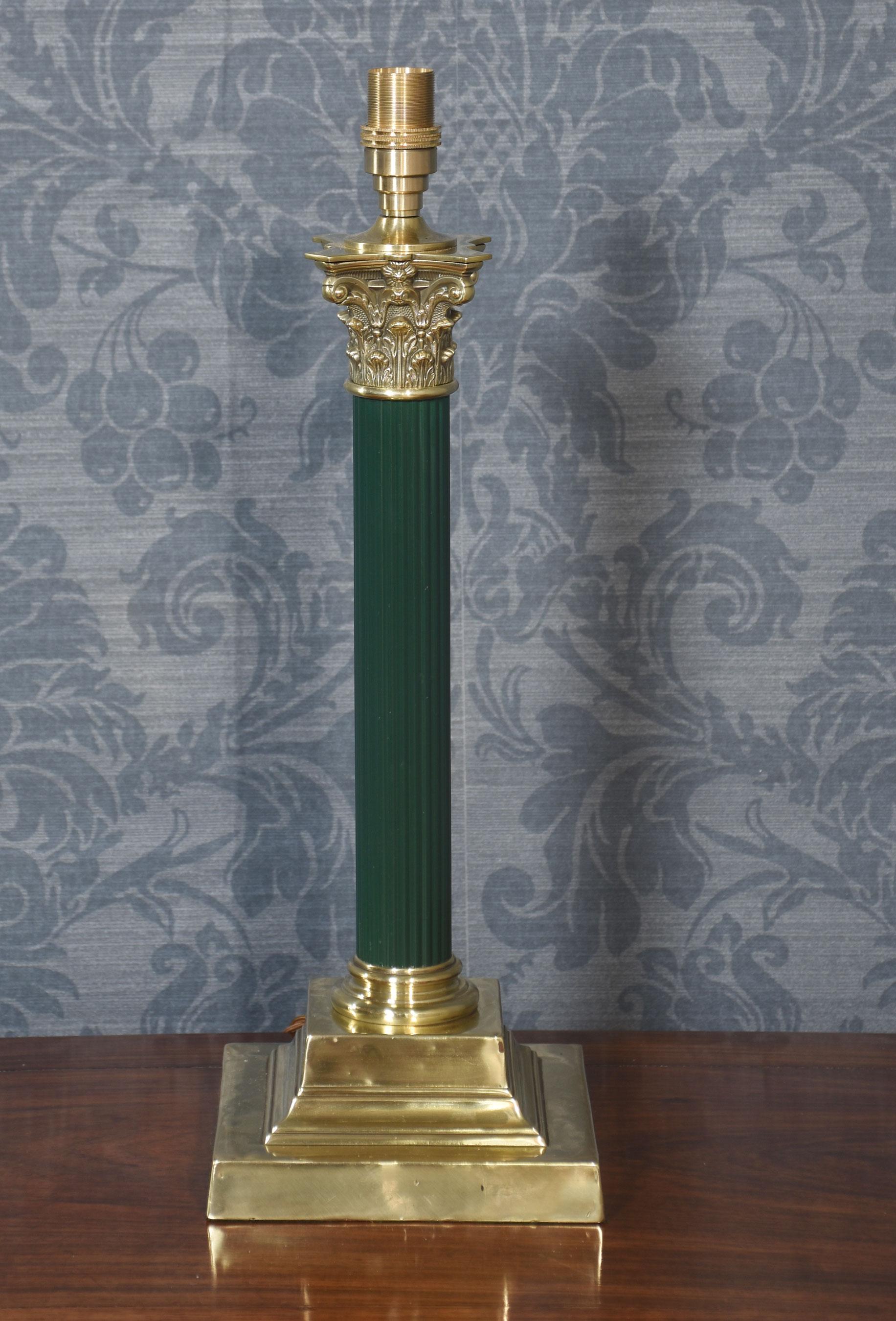 Lámpara de sobremesa de columna corintia de latón en Bueno estado para la venta en Cheshire, GB