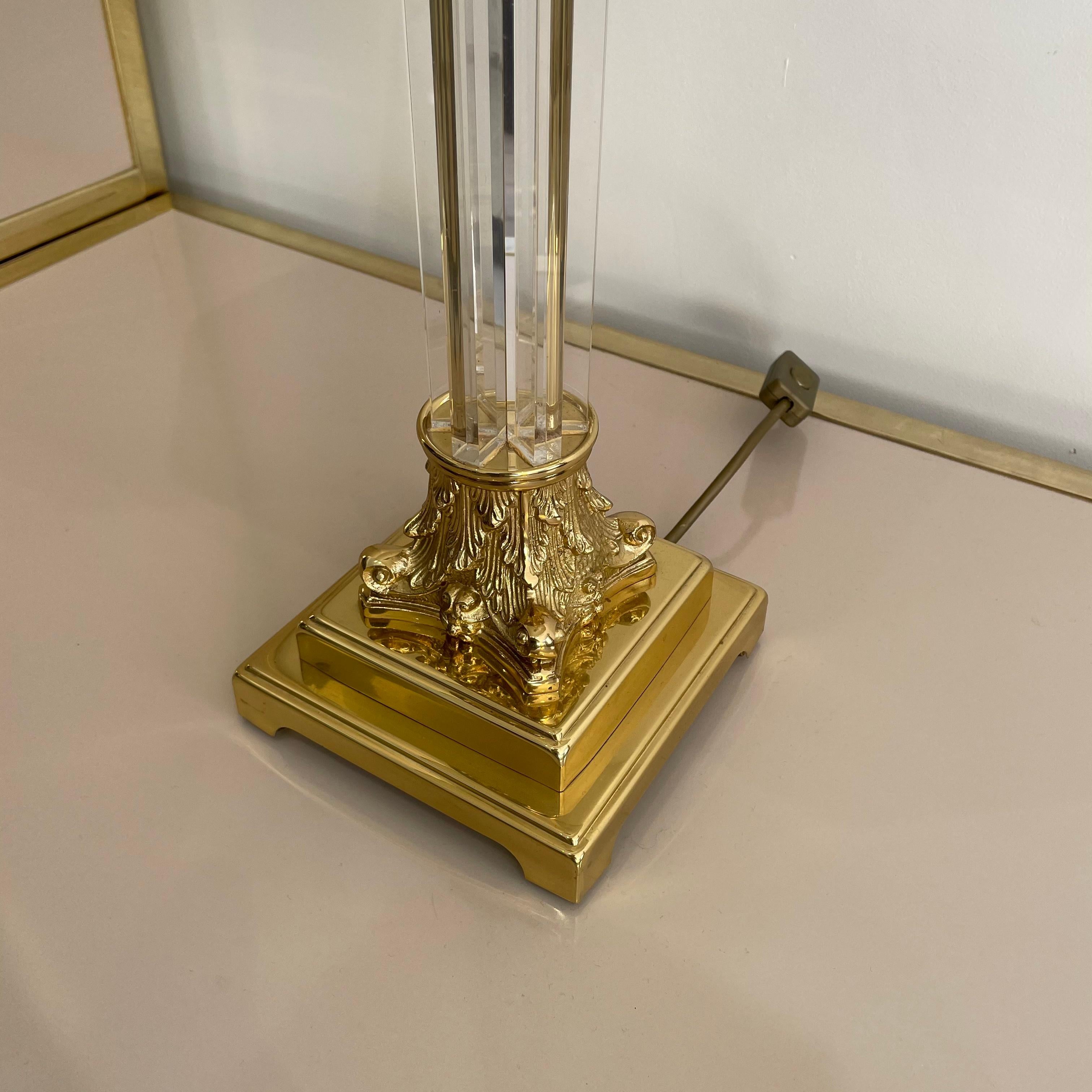 Brass Corinthian Lucite Column Table Lamp 1970s Hollywood Regency Postmodern For Sale 1