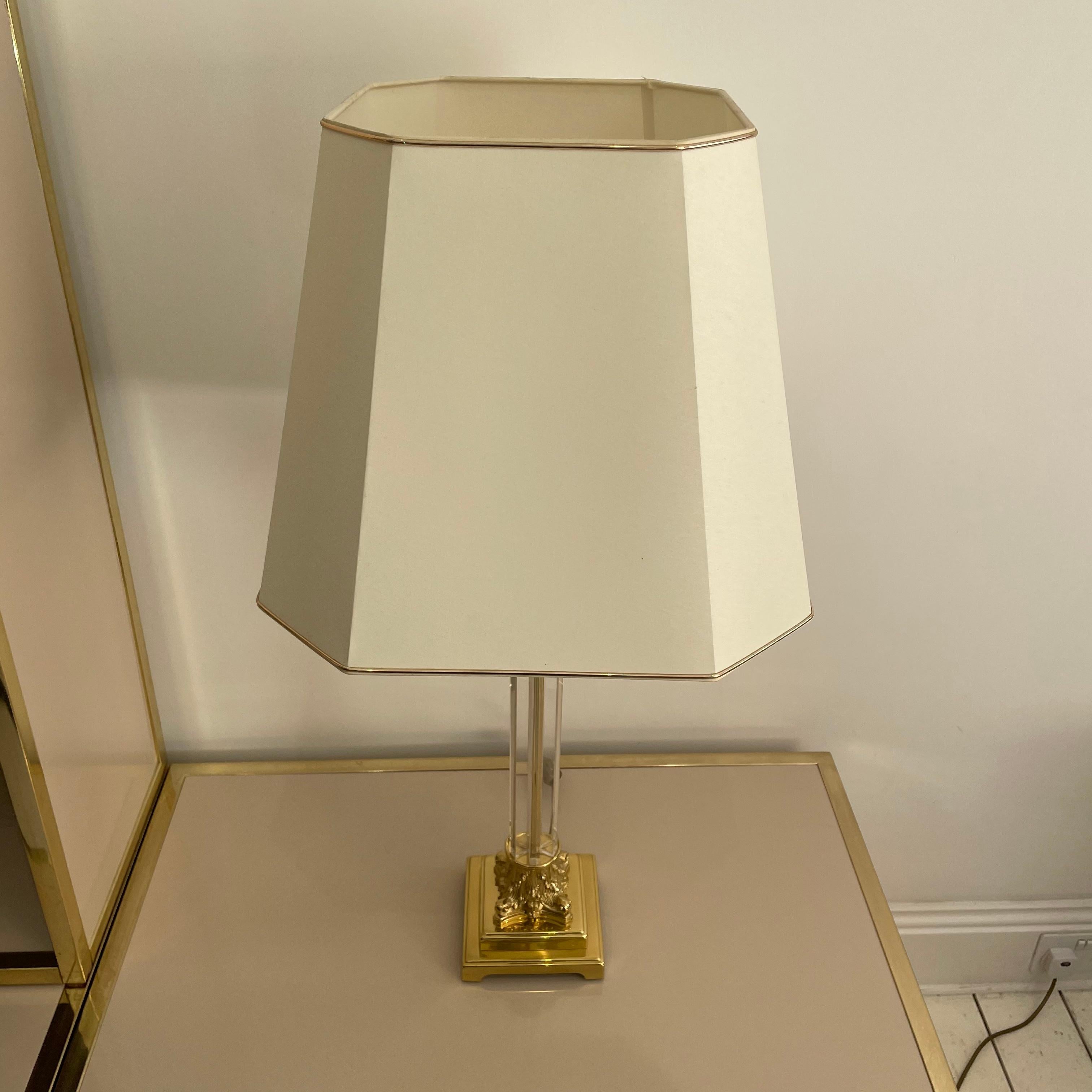 Brass Corinthian Lucite Column Table Lamp 1970s Hollywood Regency Postmodern For Sale 3
