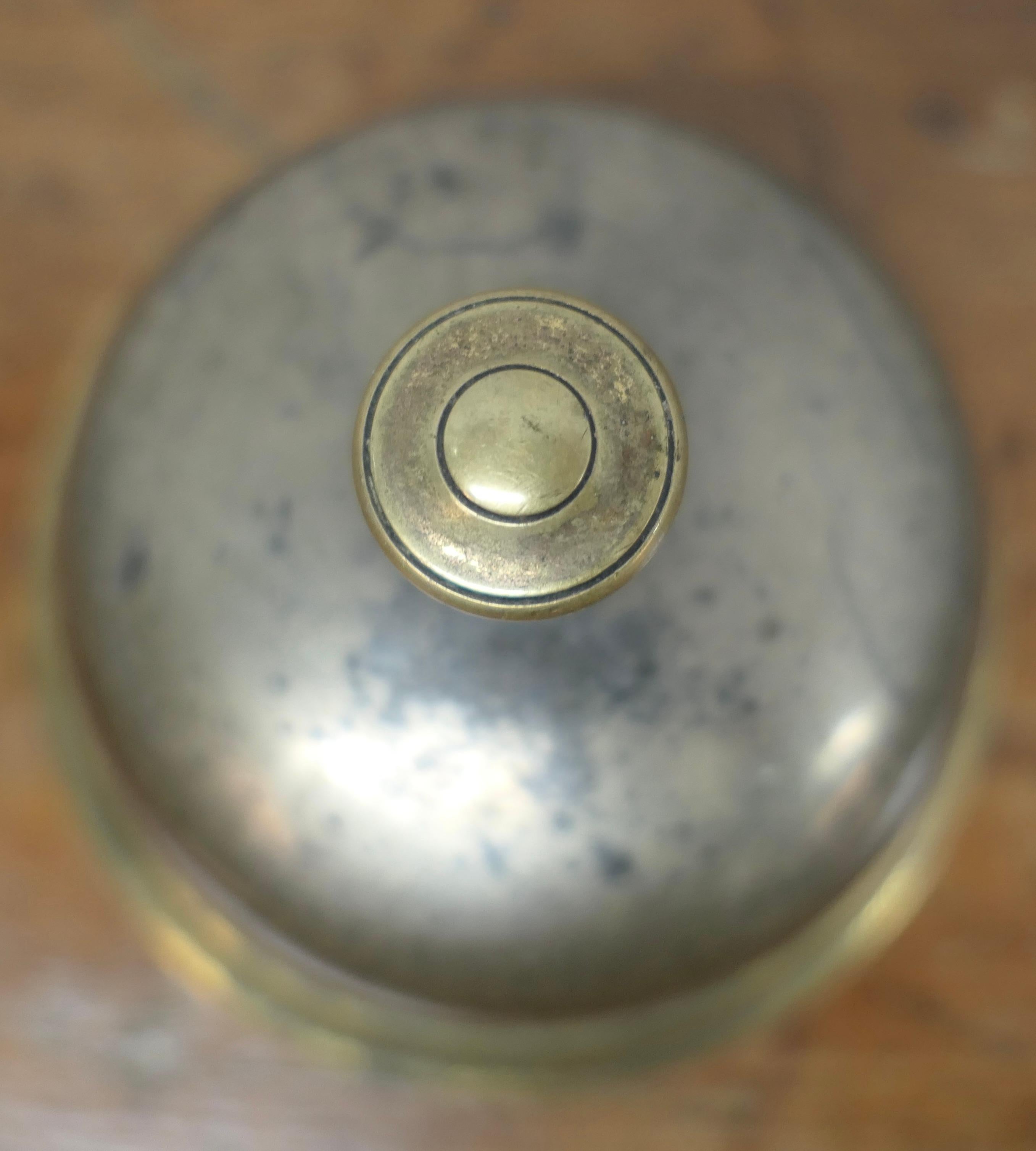 Fin du XIXe siècle  Cloche de courtoisie de comptoir en laiton, cloche de réception  Made Solid Brass  en vente