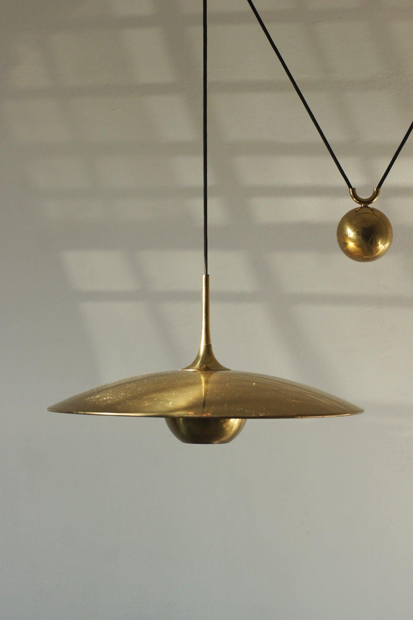 Mid-Century Modern Brass Counterbalance Pendant Lamp Model Onos 55 by Florian Schulz