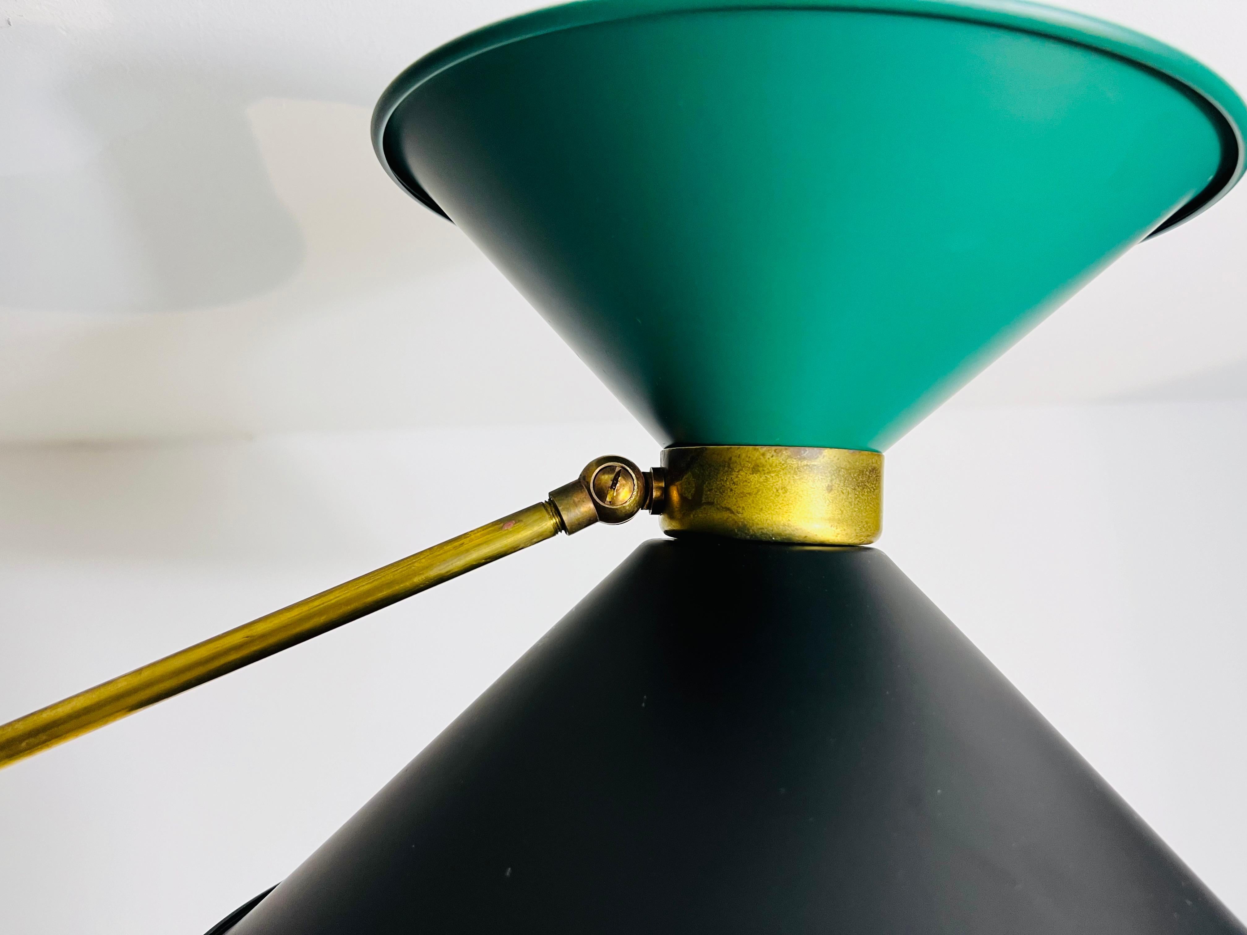 Lampada da soffitto a contrappeso in ottone attribuita a Pierre Guariche, anni '50 in vendita 4