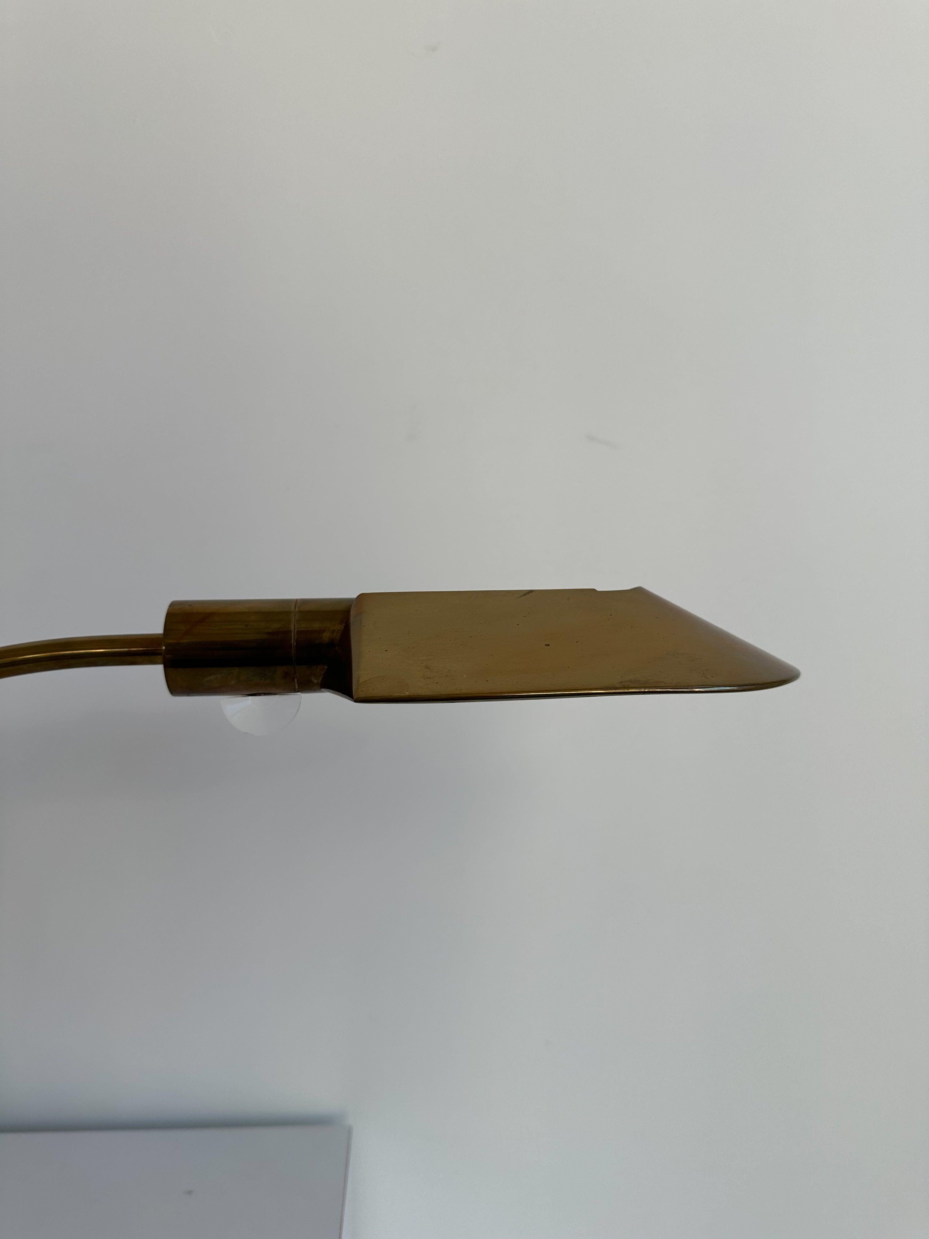 Mid-Century Modern Cedric Hartman Lampe à contrepoids en laiton en vente