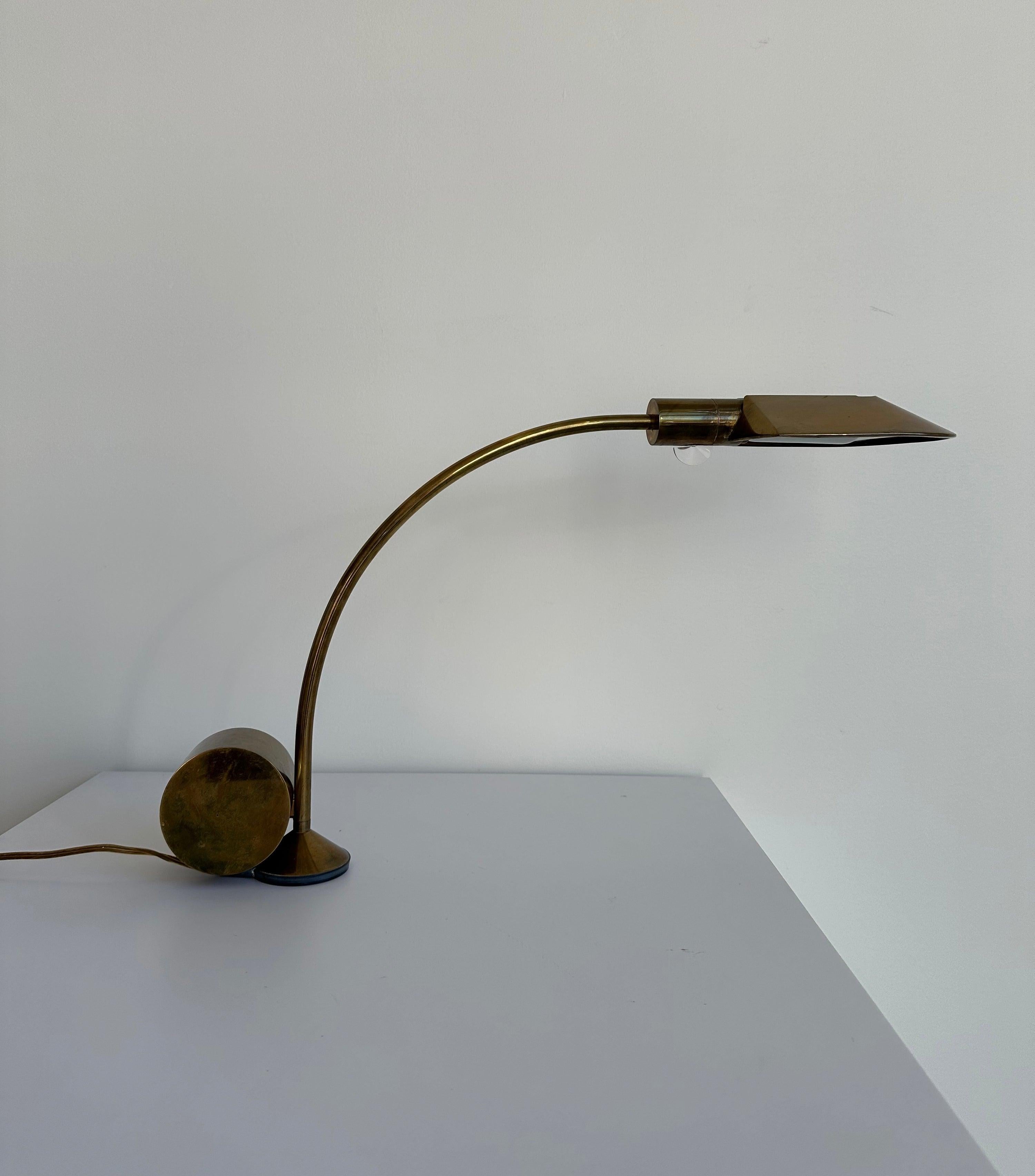 Américain Cedric Hartman Lampe à contrepoids en laiton en vente